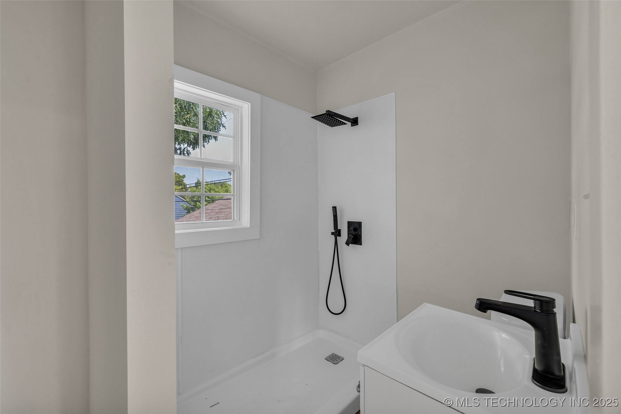Tulsa, Oklahoma, 74104, United States, 3 Bedrooms Bedrooms, ,3 BathroomsBathrooms,Residential,For Sale,1890482