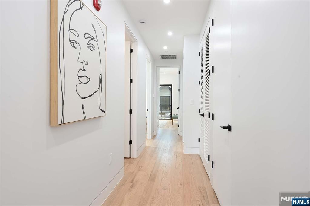 Jersey City, New Jersey, 07305, United States, 3 Bedrooms Bedrooms, ,2 BathroomsBathrooms,Residential,For Sale,1907522