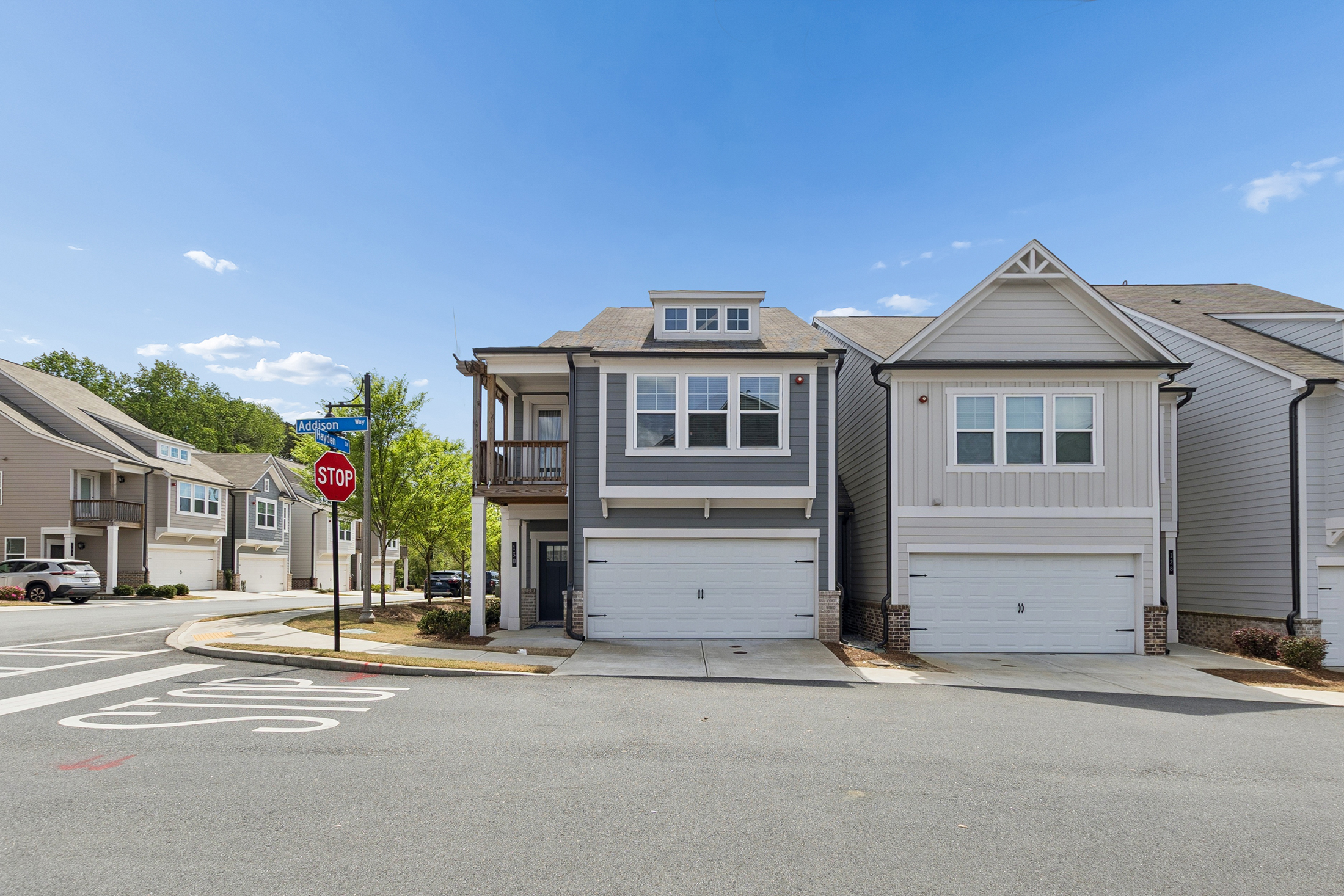  End-Unit, Craftsman Townhome with Custom Upgrades - 物件實景