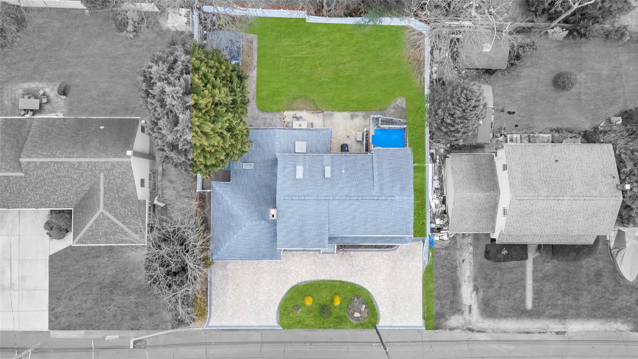 Lindenhurst, New York, 11757, United States, 5 Bedrooms Bedrooms, ,3 BathroomsBathrooms,Residential,For Sale,1707777