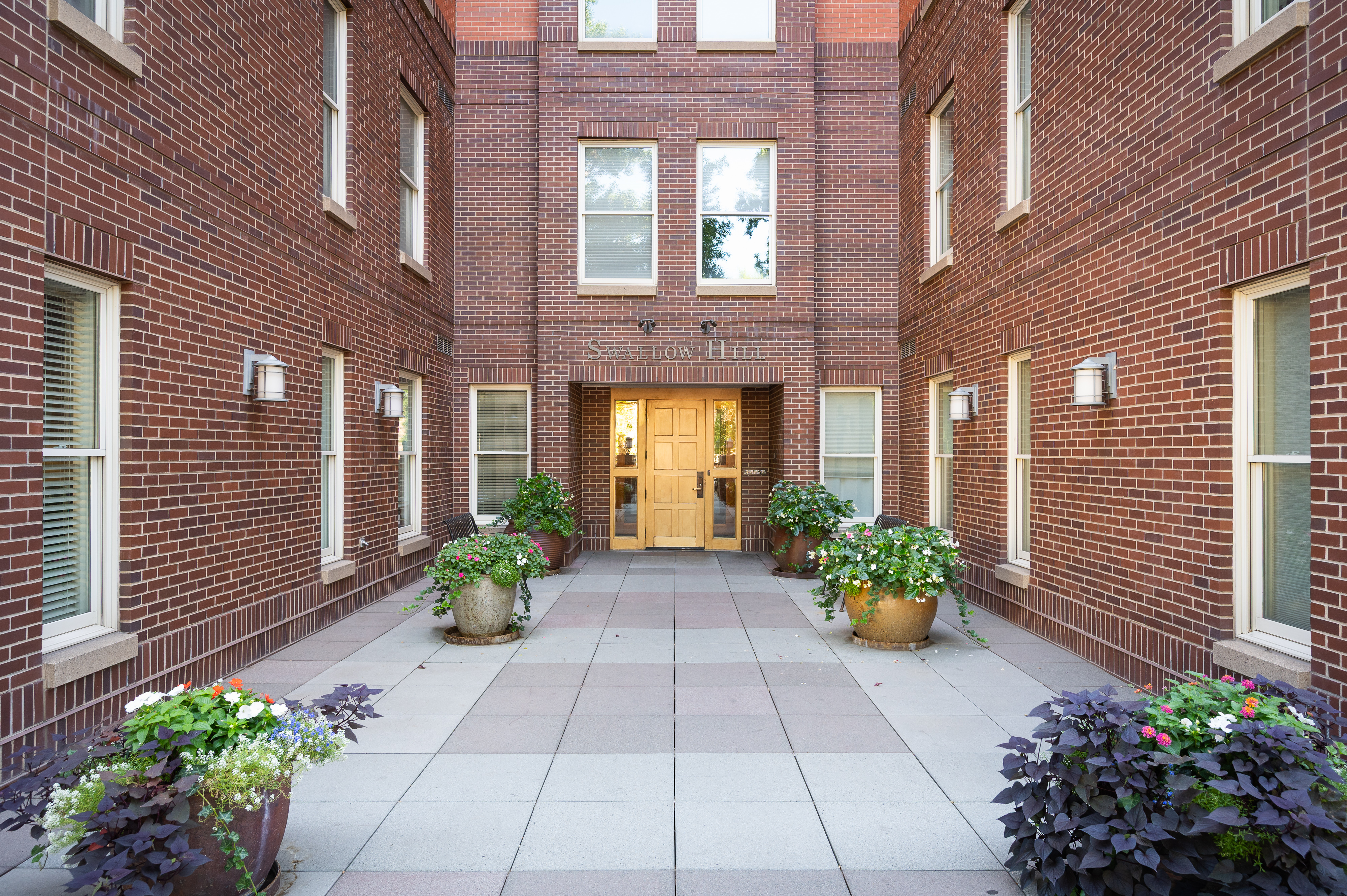  Spacious 1-Bedroom Main Floor Condo in a Prime Location - 物件實景