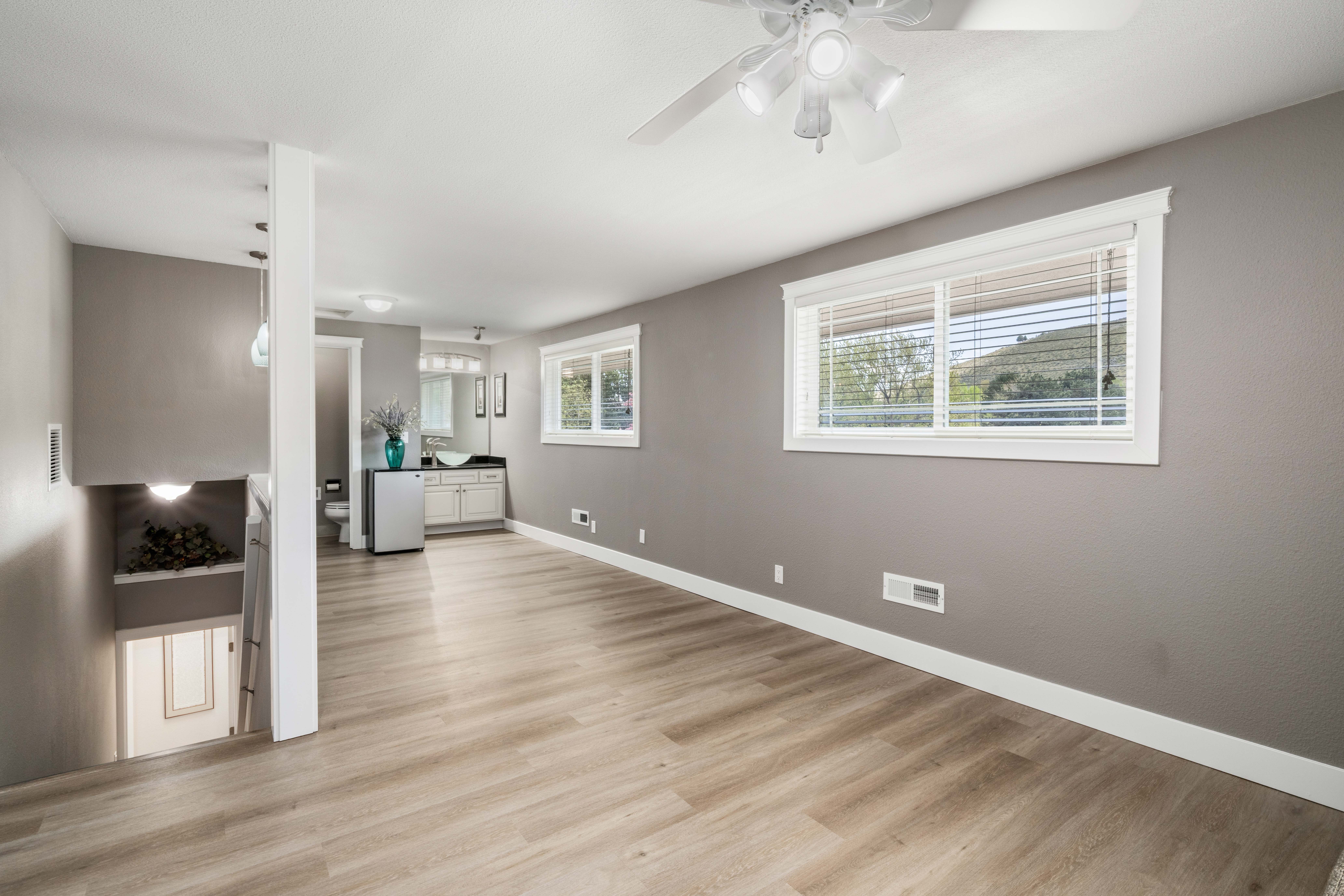  ROOM FOR SHOP/ POOL. IMMACULATELY CARED FOR HOME - 物件實景