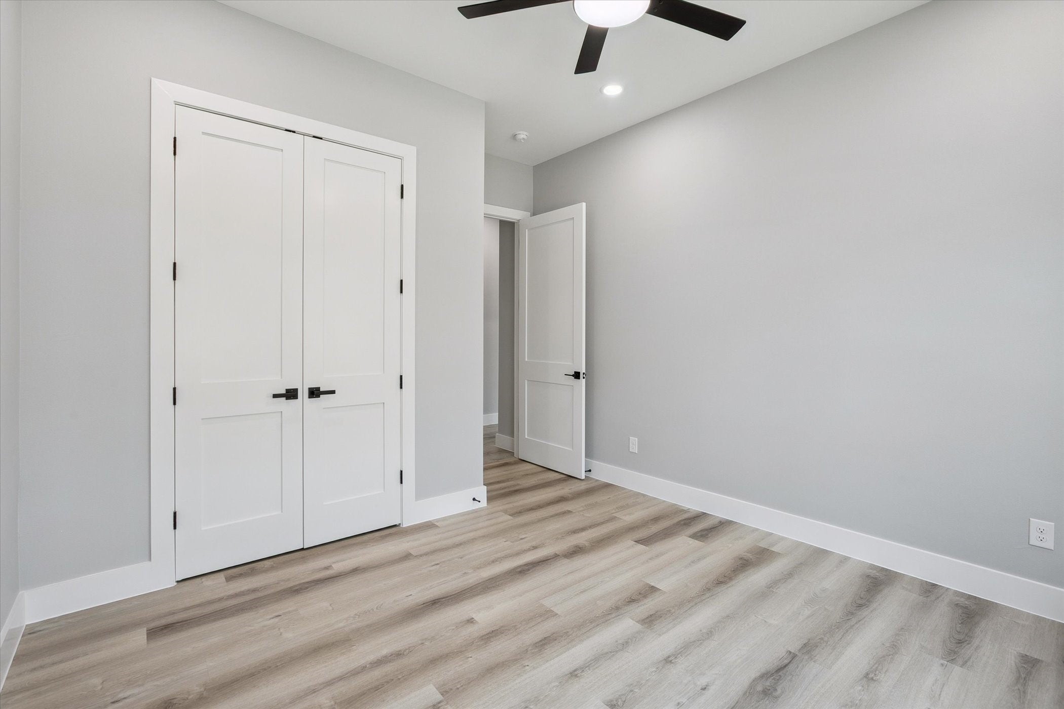 Arlington, Texas, 76012, United States, 4 Bedrooms Bedrooms, ,3 BathroomsBathrooms,Residential,For Sale,1974791