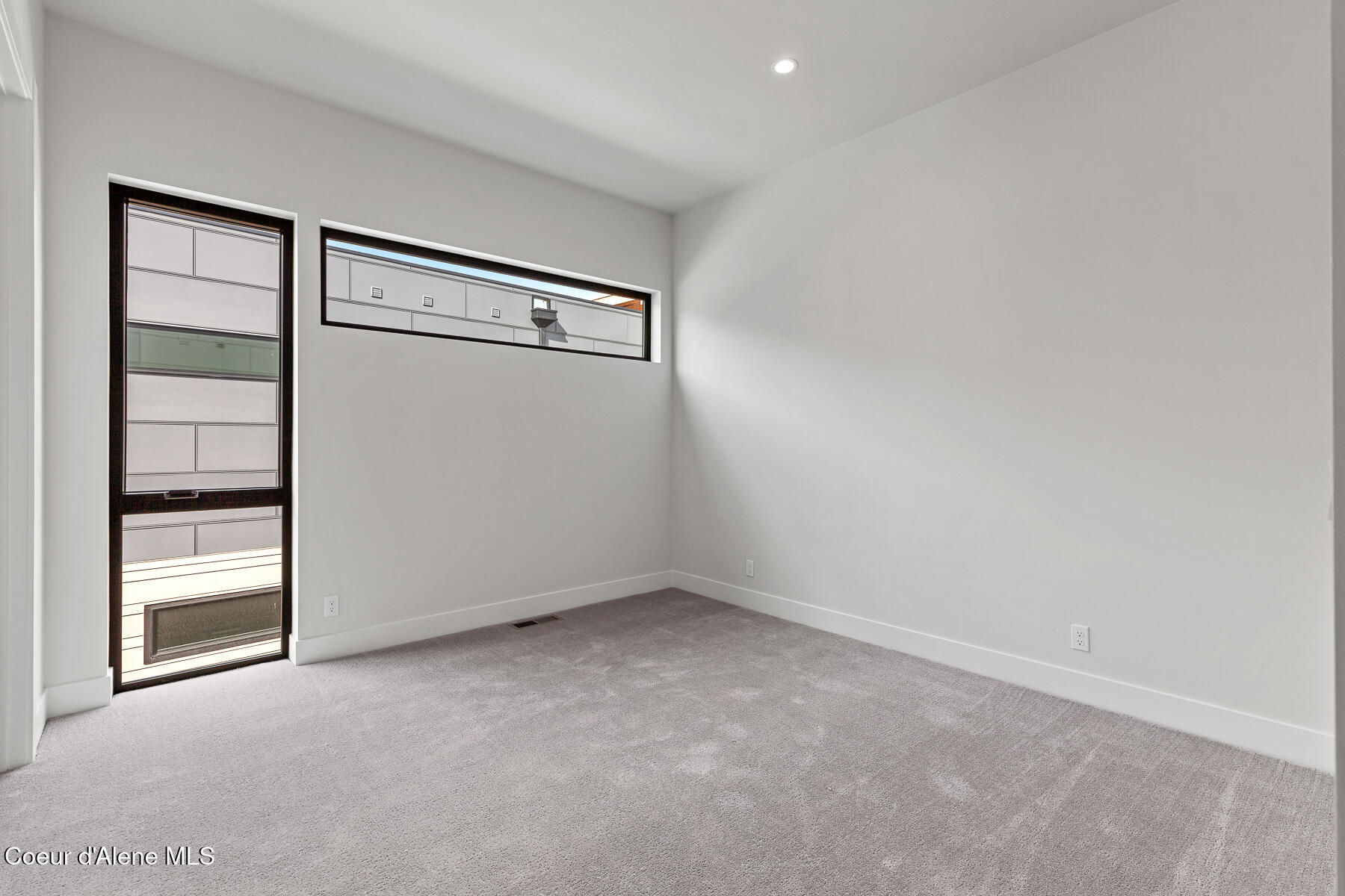 Coeur d'Alene, Idaho, 83815, United States, 2 Bedrooms Bedrooms, ,3 BathroomsBathrooms,Residential,For Sale,2006404