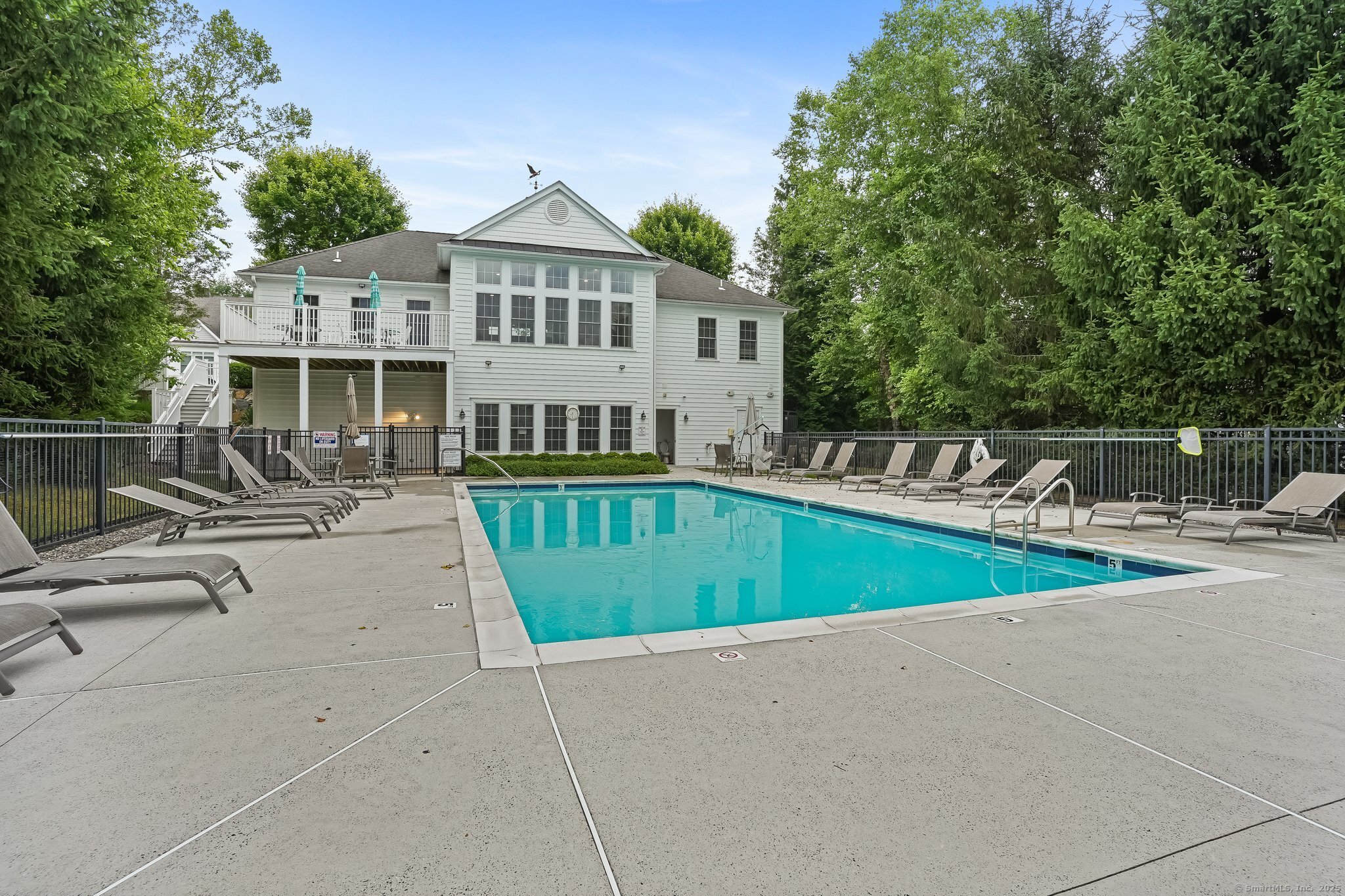 Brookfield, Connecticut, 06804, United States, 2 Bedrooms Bedrooms, ,4 BathroomsBathrooms,Residential,For Sale,1890460