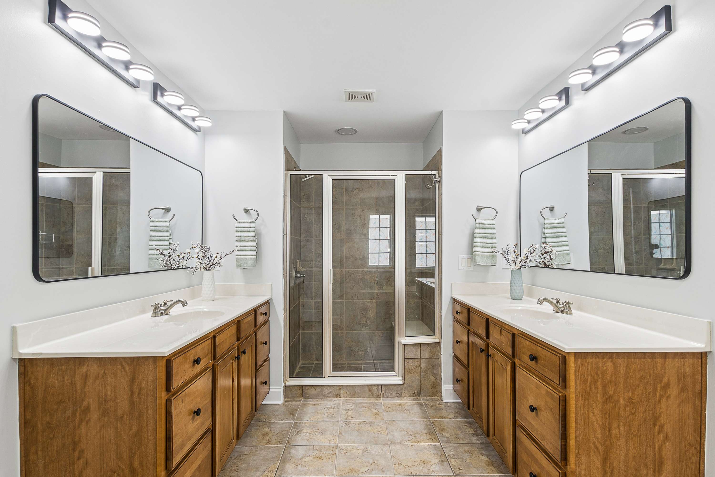  Beautifully Updated Home in Sought-After Swim and Tennis Neighborhood - 物件實景