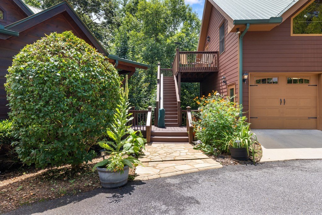 Blairsville, Georgia, 30512, United States, 3 Bedrooms Bedrooms, ,4 BathroomsBathrooms,Residential,For Sale,1895292