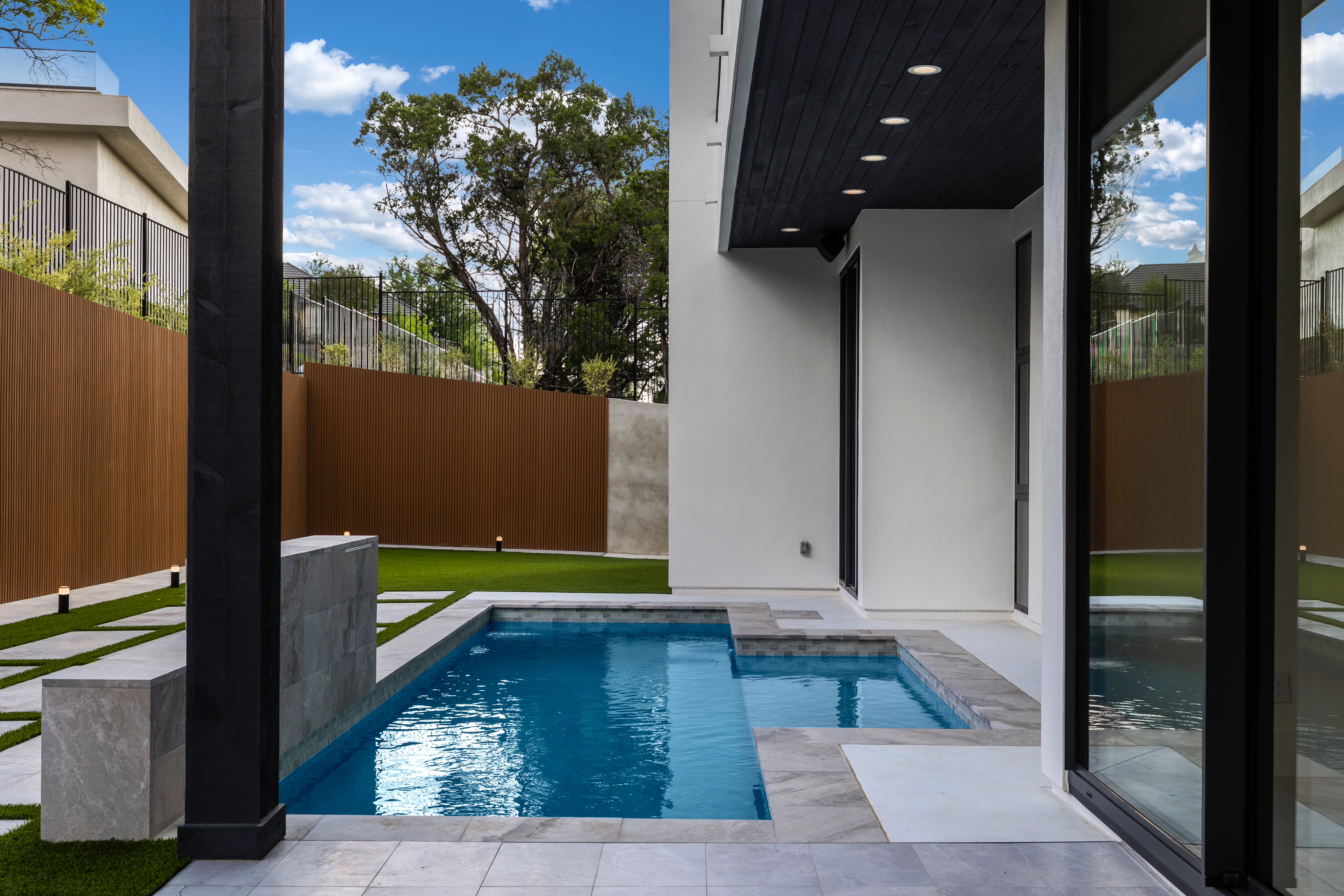  Bold Contemporary Estate for Elevated Living - 物件實景