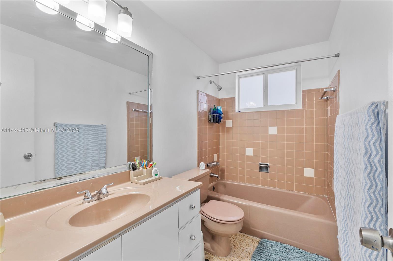 Miami, Florida, 33165, United States, 3 Bedrooms Bedrooms, ,2 BathroomsBathrooms,Residential,For Sale,1882304