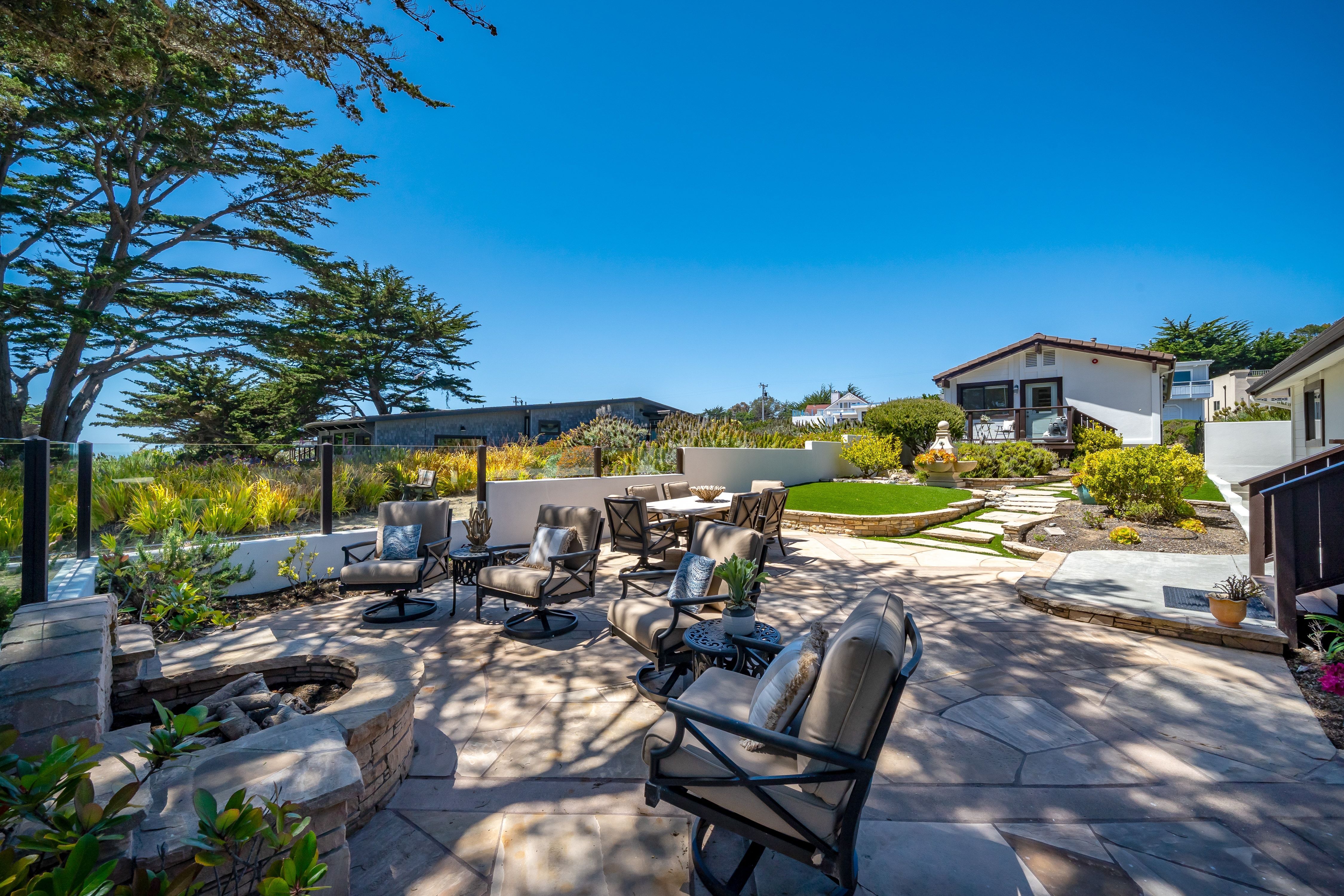  Rare Single-Level Oceanfront Retreat on World-Famous Moonstone Beach - 物件實景