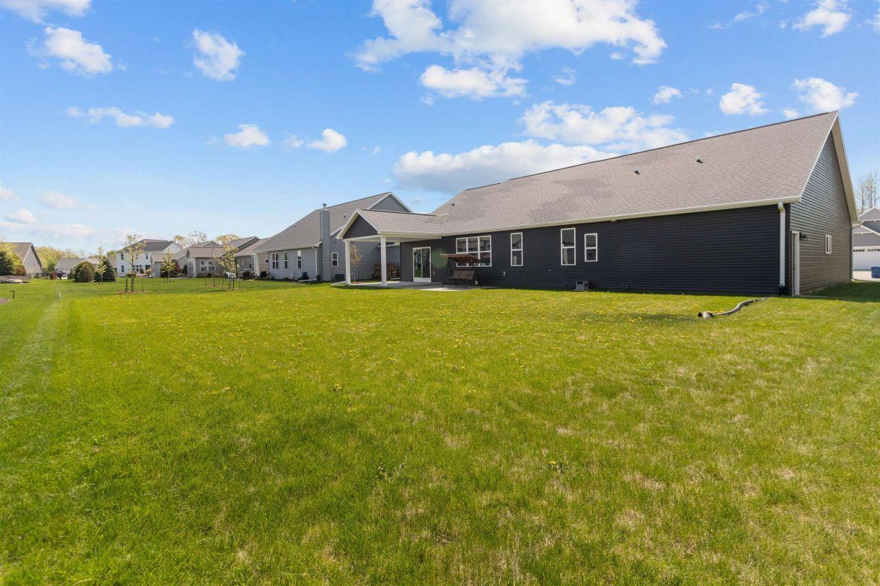 NEENAH, Wisconsin, 54956, United States, 3 Bedrooms Bedrooms, ,2 BathroomsBathrooms,Residential,For Sale,1818081