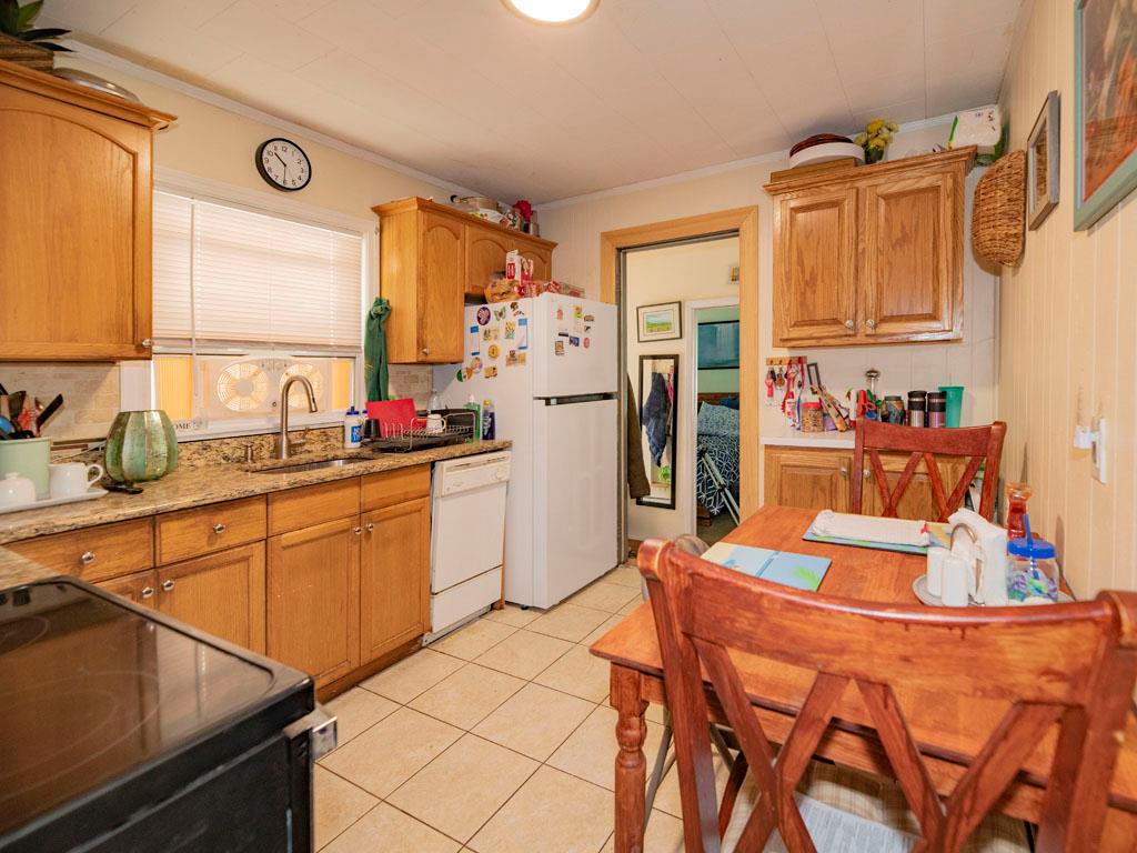 West Islip, New York, 11795, United States, 3 Bedrooms Bedrooms, ,2 BathroomsBathrooms,Residential,For Sale,1923514
