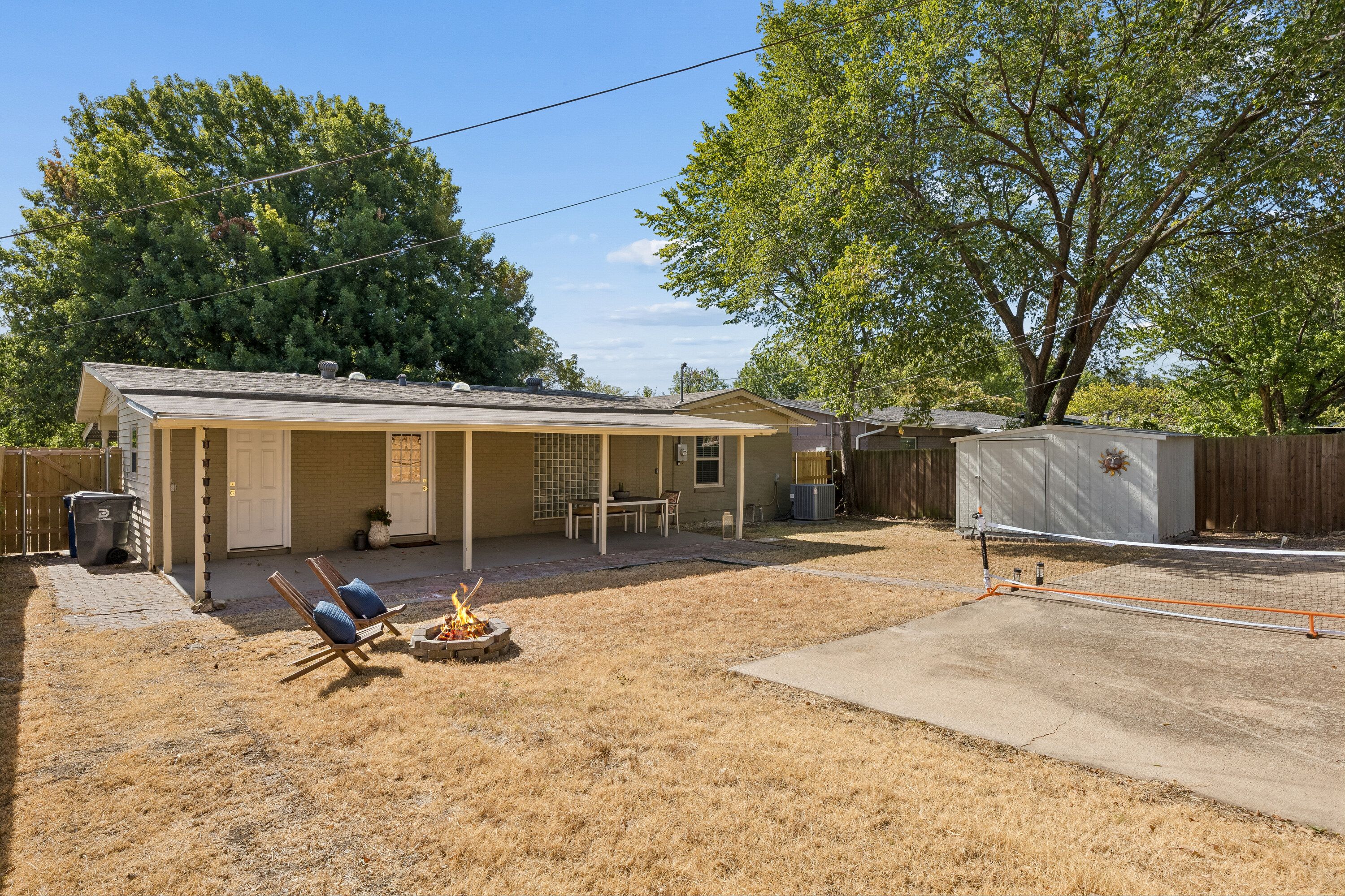  Light-Filled Midcentury Living Near White Rock Lake - 物件實景