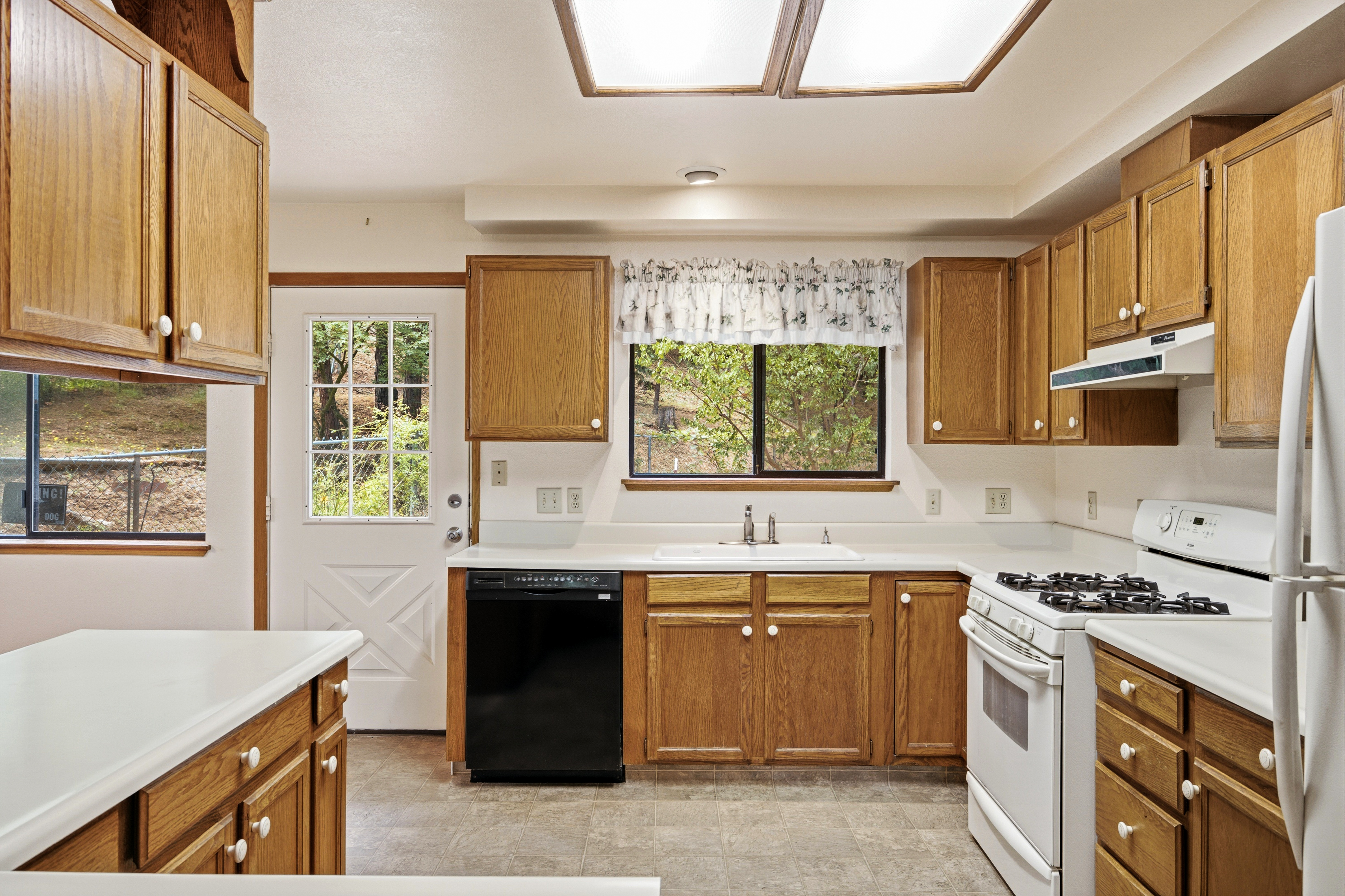  5648 Vacation Boulevard, Somerset, CA 95684 - 物件實景