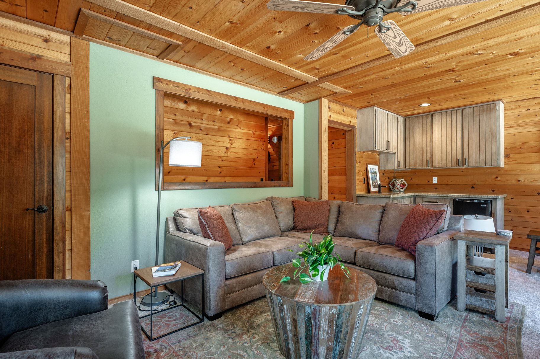  Updated Tahoe Donner retreat with a greenbelt setting - 物件實景