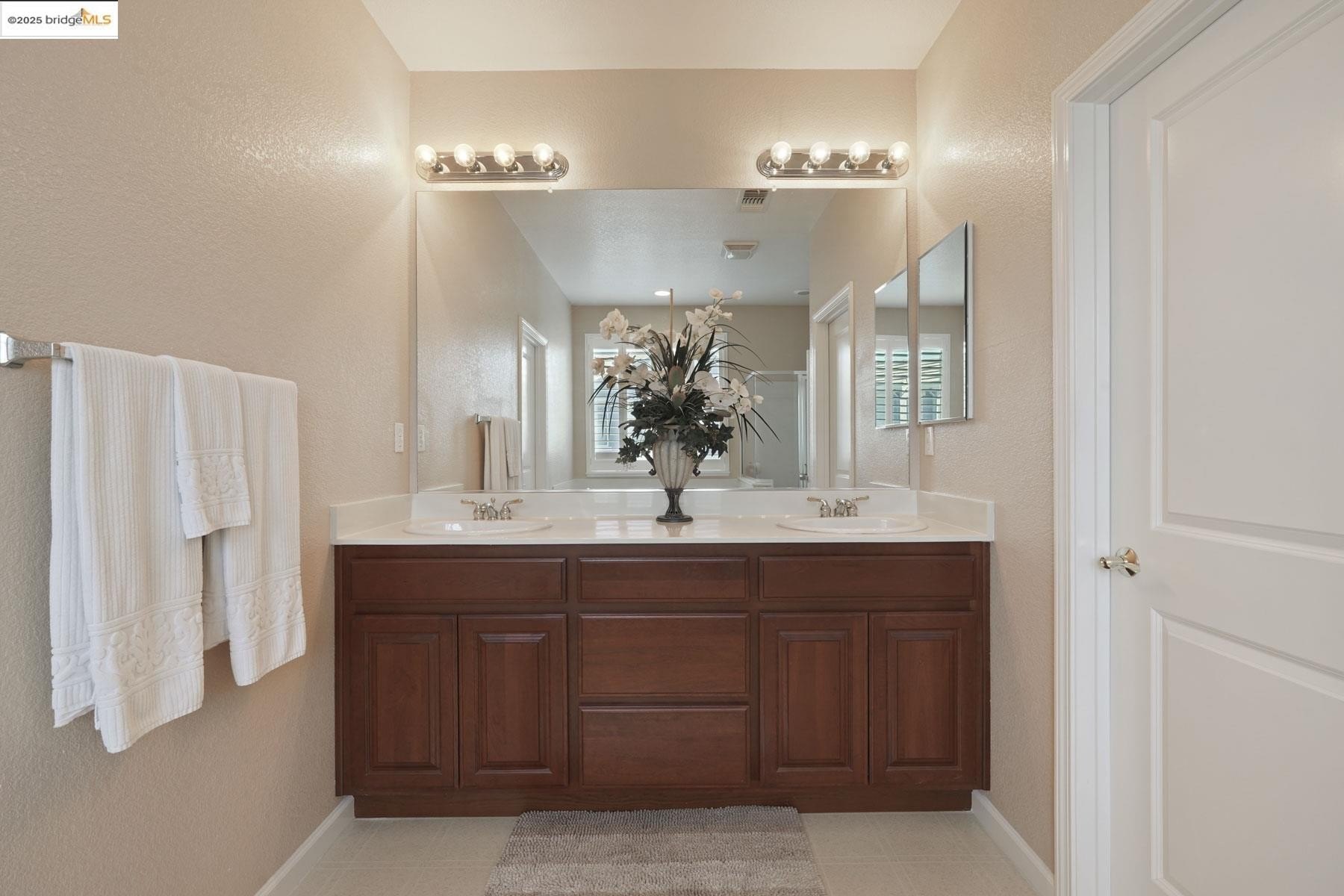 Galt, California, 95632, United States, 5 Bedrooms Bedrooms, ,3 BathroomsBathrooms,Residential,For Sale,1895195