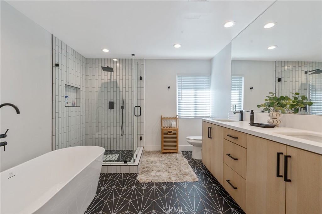 Woodland Hills, California, 91367, United States, 5 Bedrooms Bedrooms, ,4 BathroomsBathrooms,Residential,For Sale,2003511