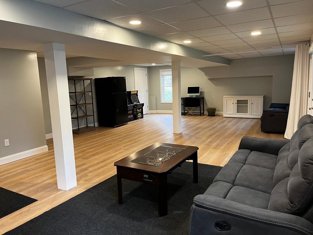 Sturbridge, Massachusetts, 01566, United States, 4 Bedrooms Bedrooms, ,4 BathroomsBathrooms,Residential,For Sale,1801654