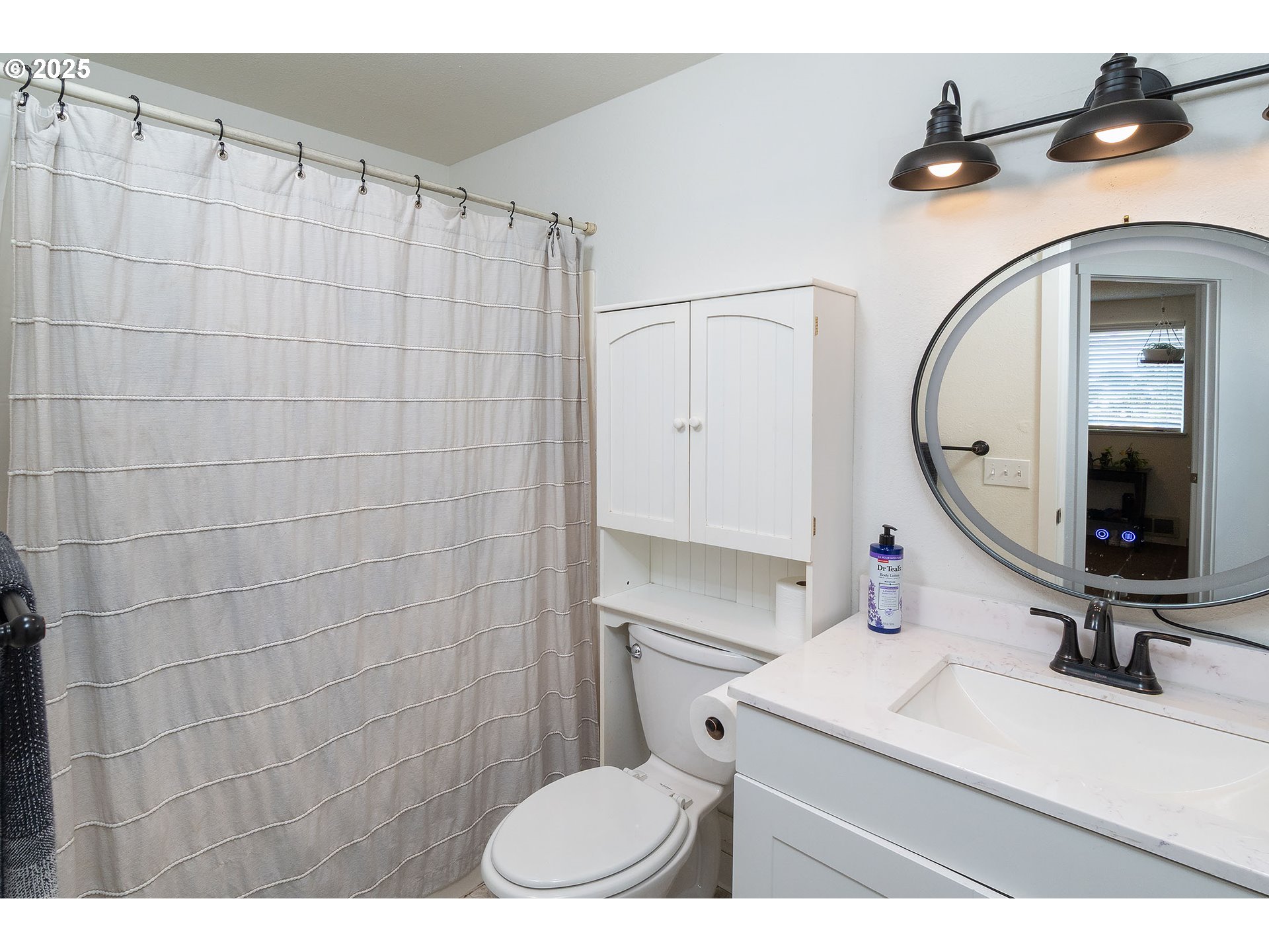 Bend, Oregon, 97701, United States, 3 Bedrooms Bedrooms, ,2 BathroomsBathrooms,Residential,For Sale,1960454