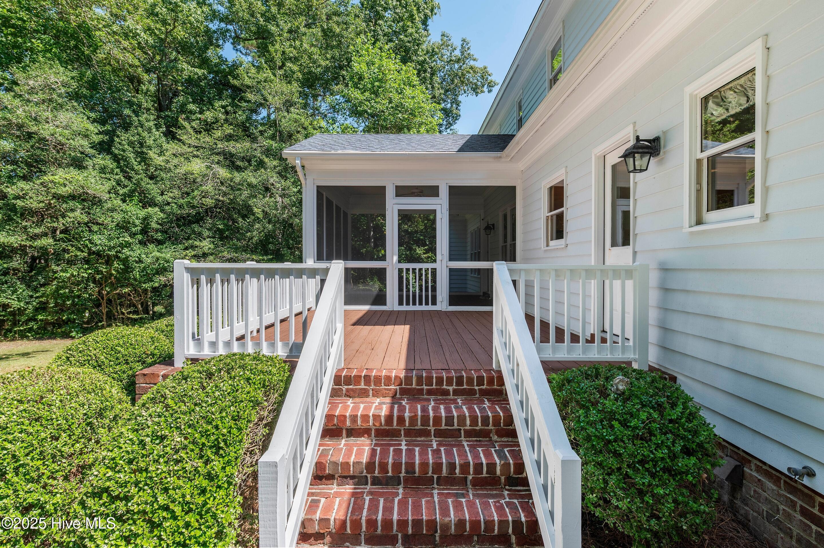 Wilmington, North Carolina, 28409, United States, 3 Bedrooms Bedrooms, ,4 BathroomsBathrooms,Residential,For Sale,1942177