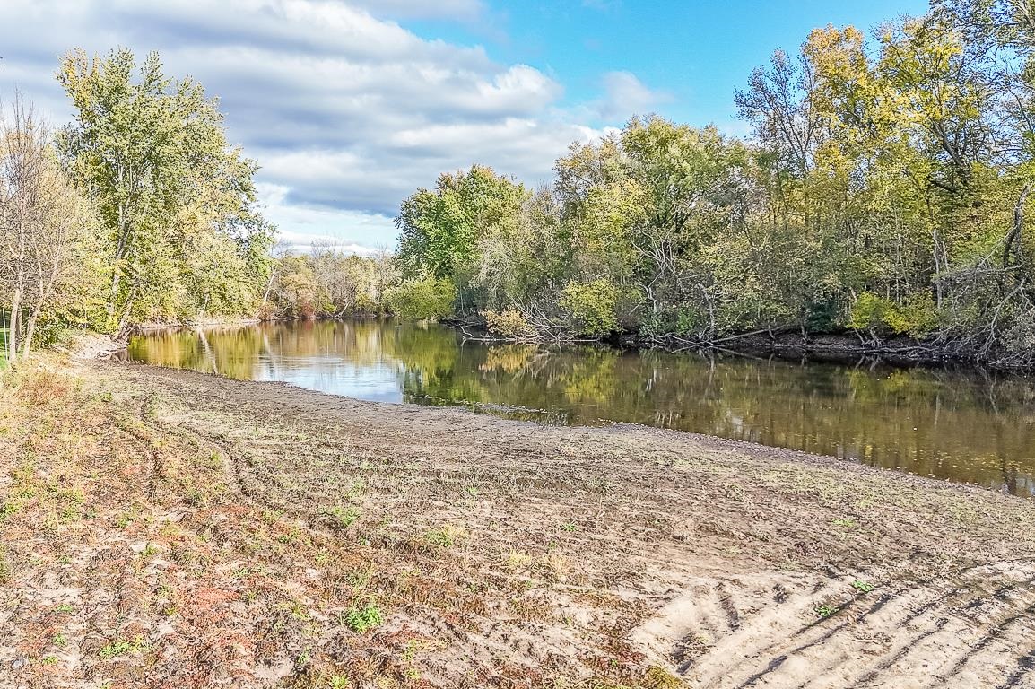 New London, Wisconsin, 54961-8021, United States, 4 Bedrooms Bedrooms, ,2 BathroomsBathrooms,Residential,For Sale,1984435