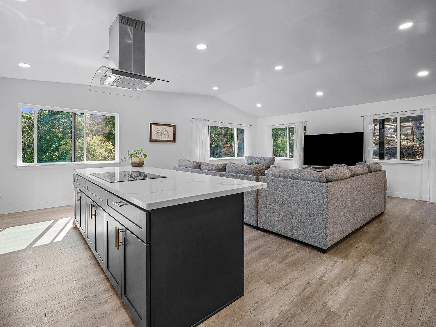 Shingle Springs, California, 95682, United States, 4 Bedrooms Bedrooms, ,3 BathroomsBathrooms,Residential,For Sale,1982328