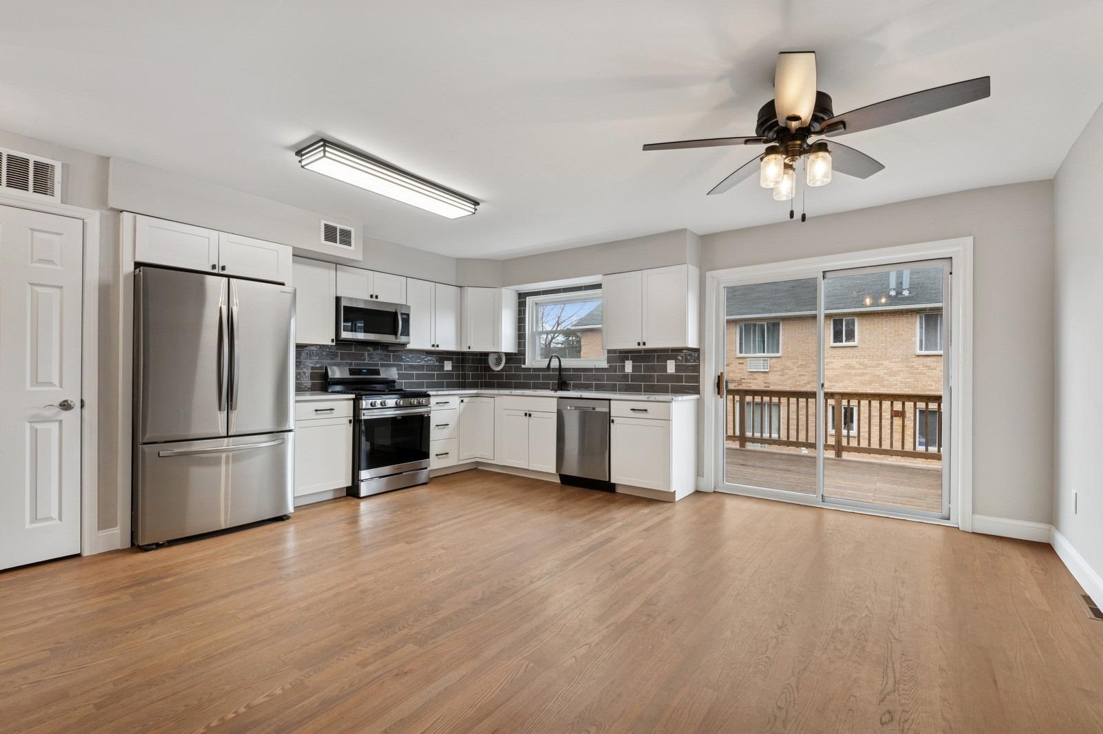 Bronx, New York, 10465, United States, 3 Bedrooms Bedrooms, ,2 BathroomsBathrooms,Residential,For Sale,1818956