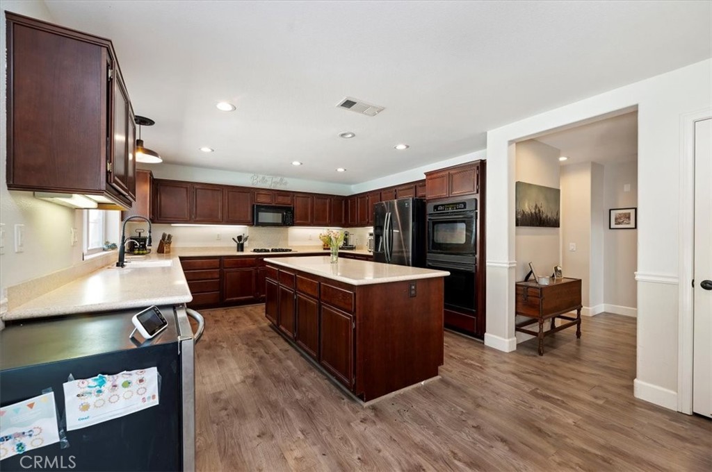 Lake Elsinore, California, 92532, United States, 4 Bedrooms Bedrooms, ,3 BathroomsBathrooms,Residential,For Sale,1939377