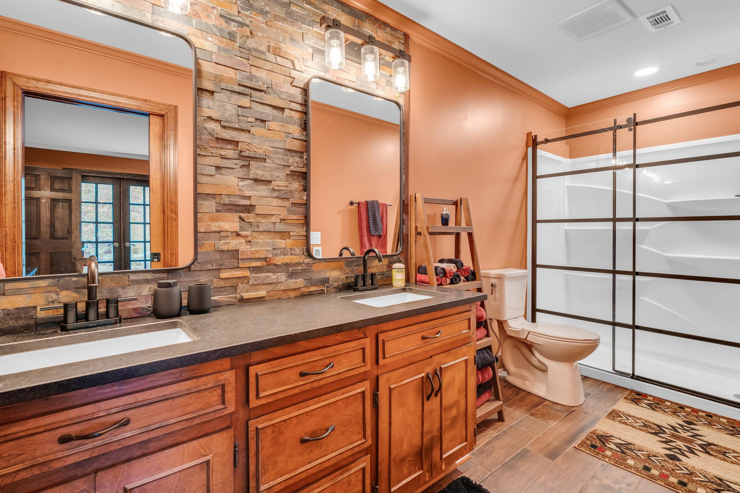 Columbus, Mississippi, 39705, United States, 4 Bedrooms Bedrooms, ,4 BathroomsBathrooms,Residential,For Sale,1976327