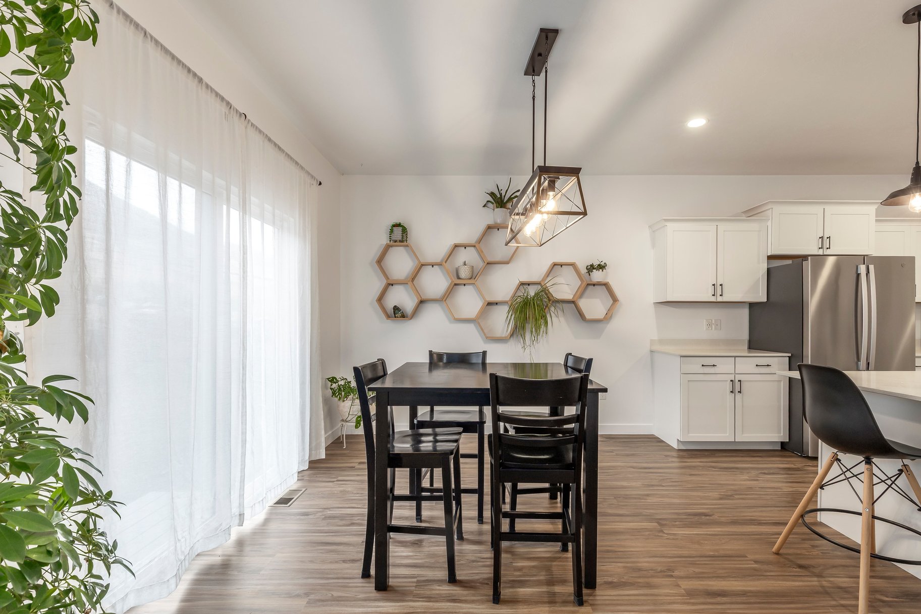  Fresh Lakepoint Find with Fast Airport Access - 物件實景