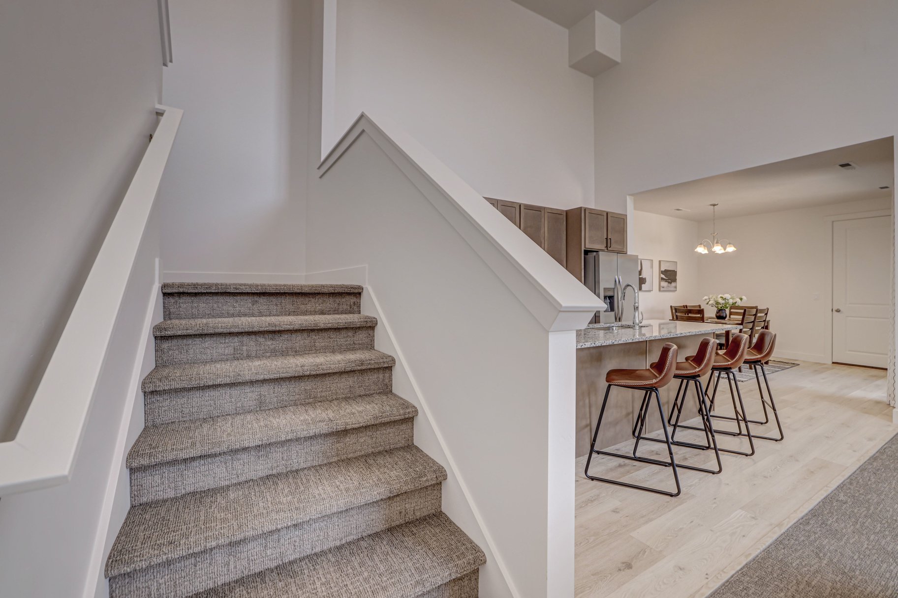  Move-in ready. Desert Color - Furnished 3 bed townhome - 物件實景