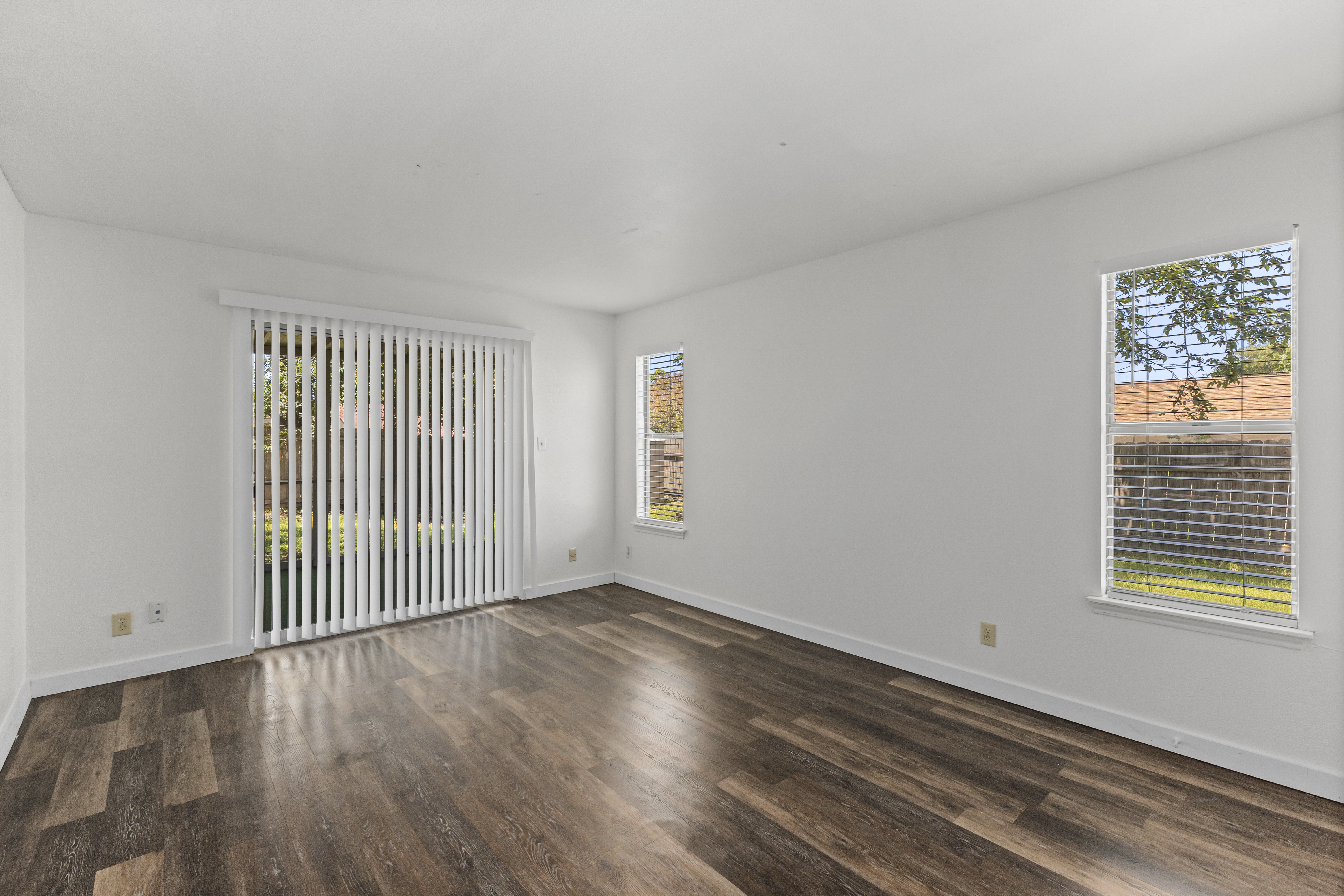  Spacious Blossom Park Living - 物件實景