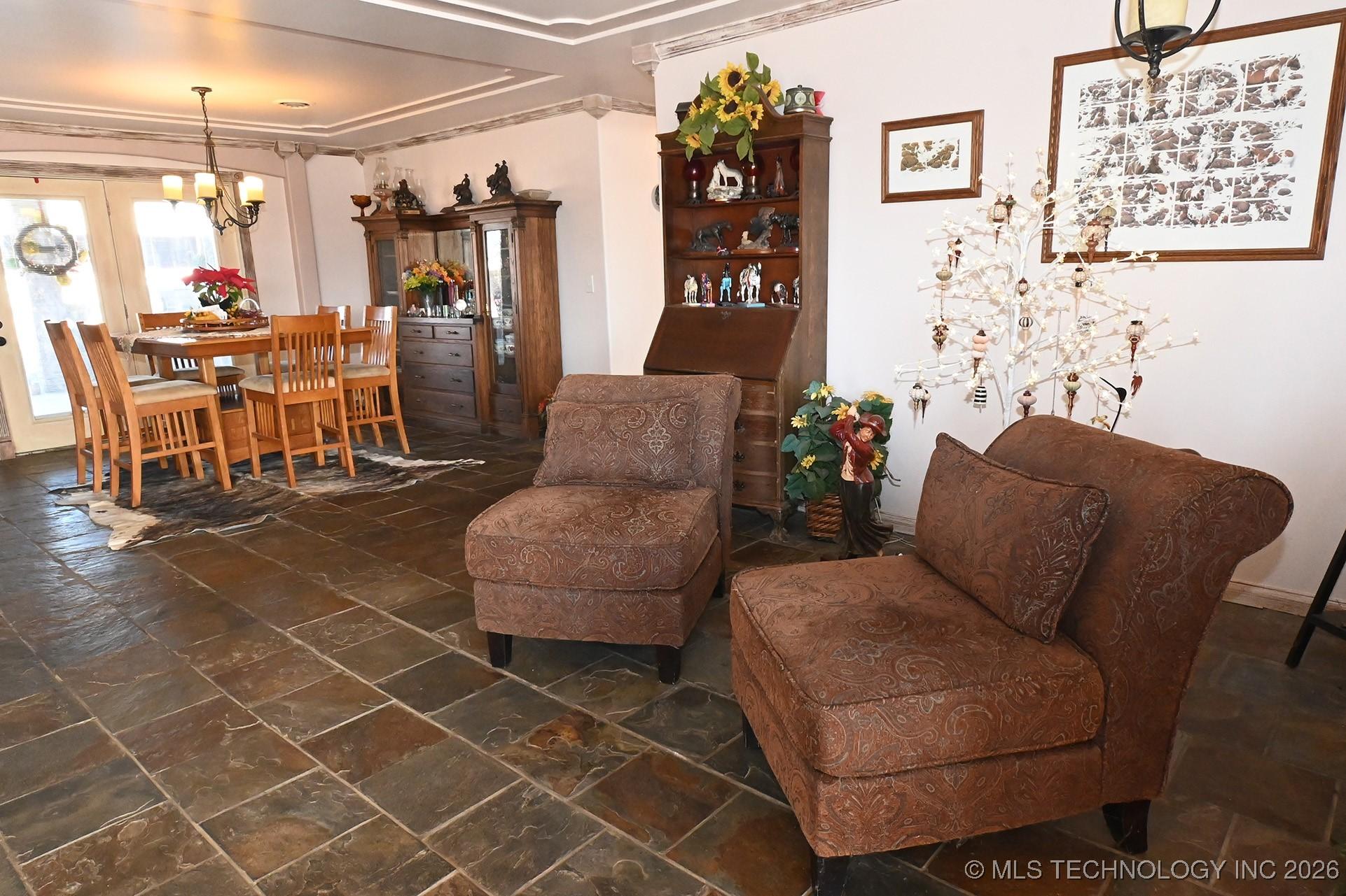 Sallisaw, Oklahoma, 74955, United States, 6 Bedrooms Bedrooms, ,4 BathroomsBathrooms,Residential,For Sale,2009244