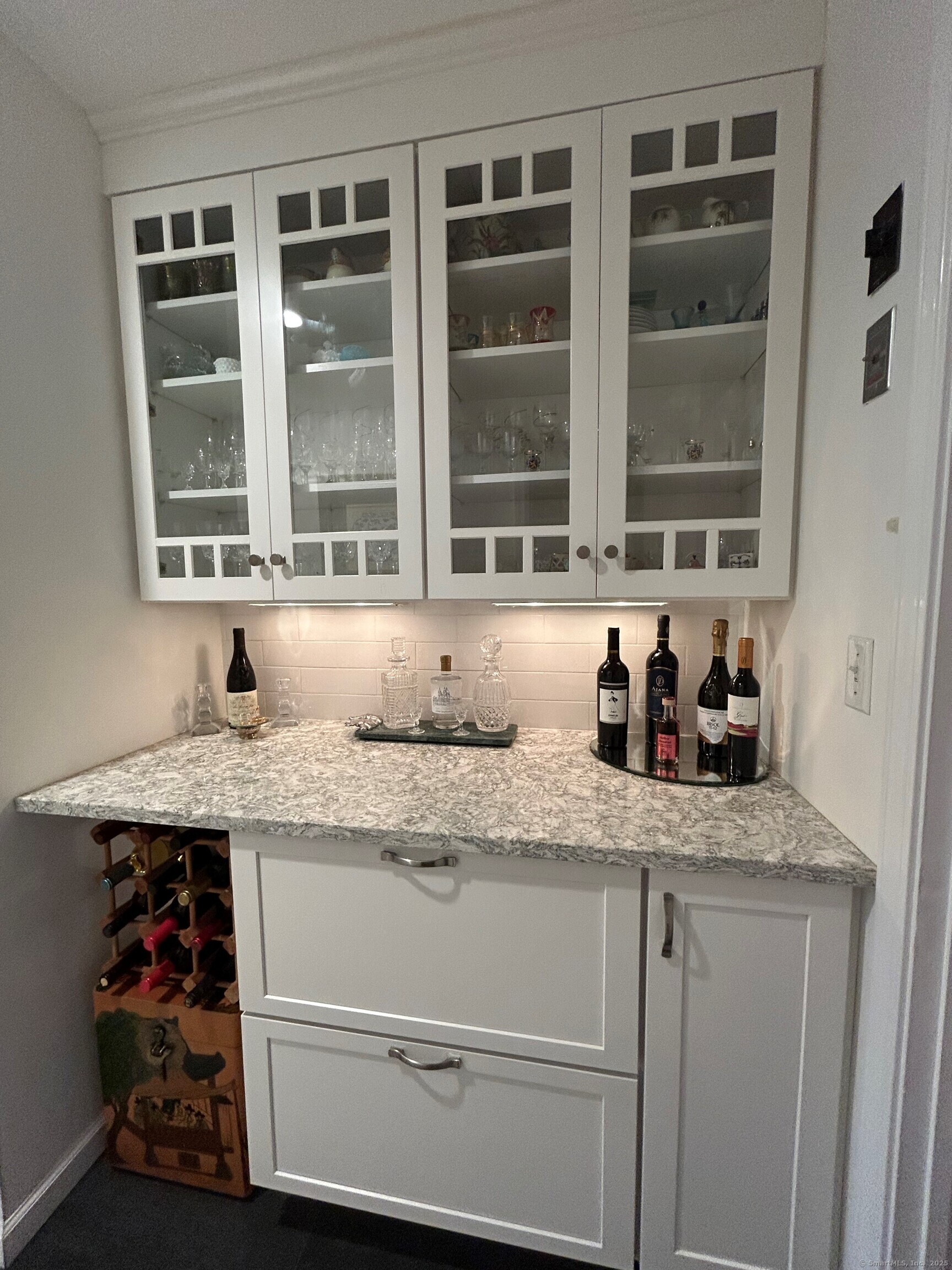 Stratford, Connecticut, 06614, United States, 2 Bedrooms Bedrooms, ,3 BathroomsBathrooms,Residential,For Sale,1885331