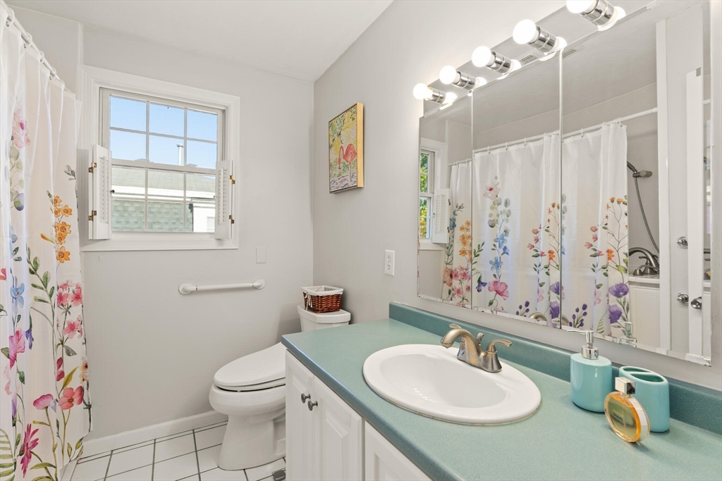 Framingham, Massachusetts, 01701, United States, 3 Bedrooms Bedrooms, ,3 BathroomsBathrooms,Residential,For Sale,1968924