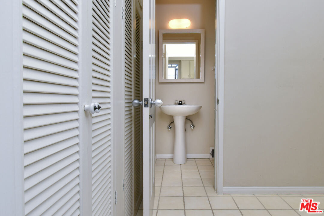 Sherman Oaks, California, 91403, United States, 3 Bedrooms Bedrooms, ,3 BathroomsBathrooms,Residential,For Sale,1989375