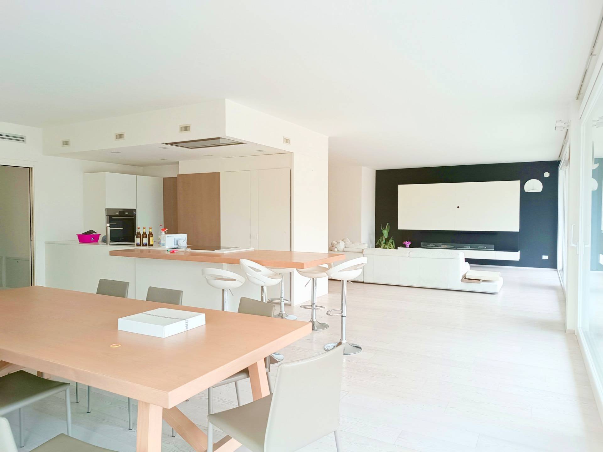 Costa Volpino, Bergamo, 24062, IT, 5 Bedrooms Bedrooms, ,3 BathroomsBathrooms,Residential,For Sale,1907381