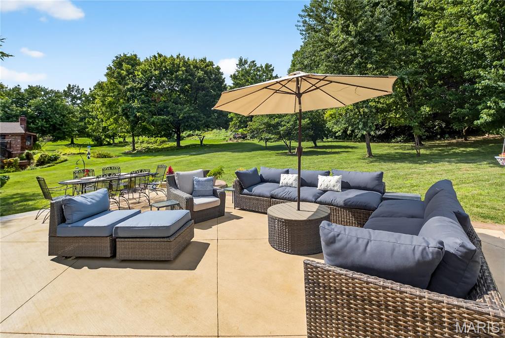 St Charles, Missouri, 63301, United States, 4 Bedrooms Bedrooms, ,4 BathroomsBathrooms,Residential,For Sale,1902113