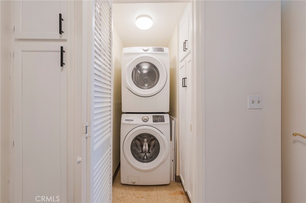 Los Angeles, California, 90024, United States, 2 Bedrooms Bedrooms, ,2 BathroomsBathrooms,Residential,For Sale,1828598