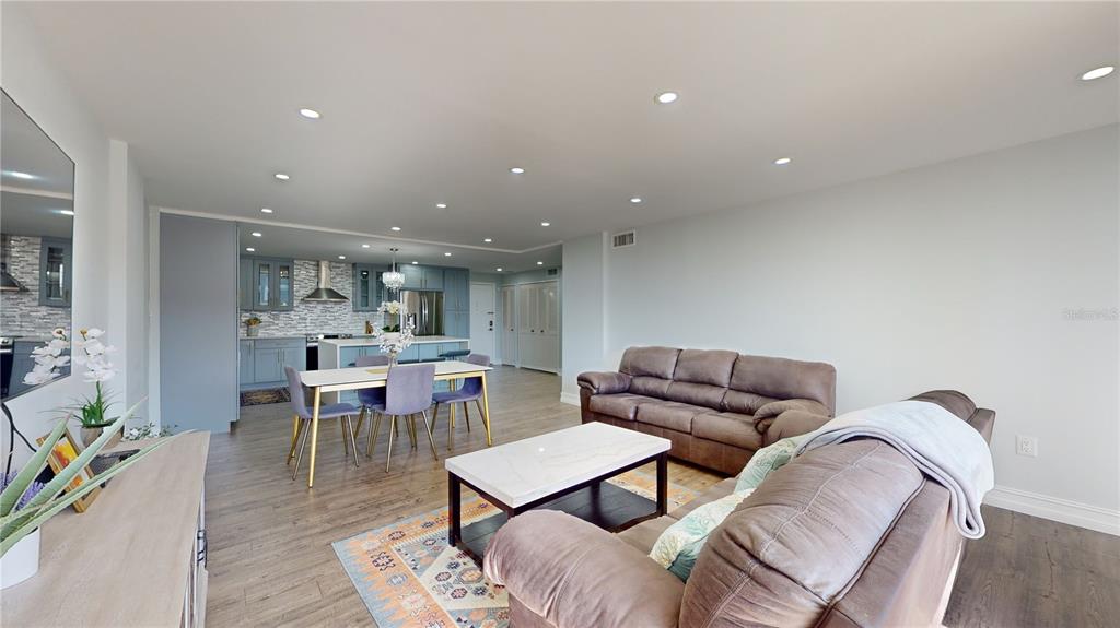 Clearwater Beach, Florida, 33767, United States, 2 Bedrooms Bedrooms, ,2 BathroomsBathrooms,Residential,For Sale,1818973