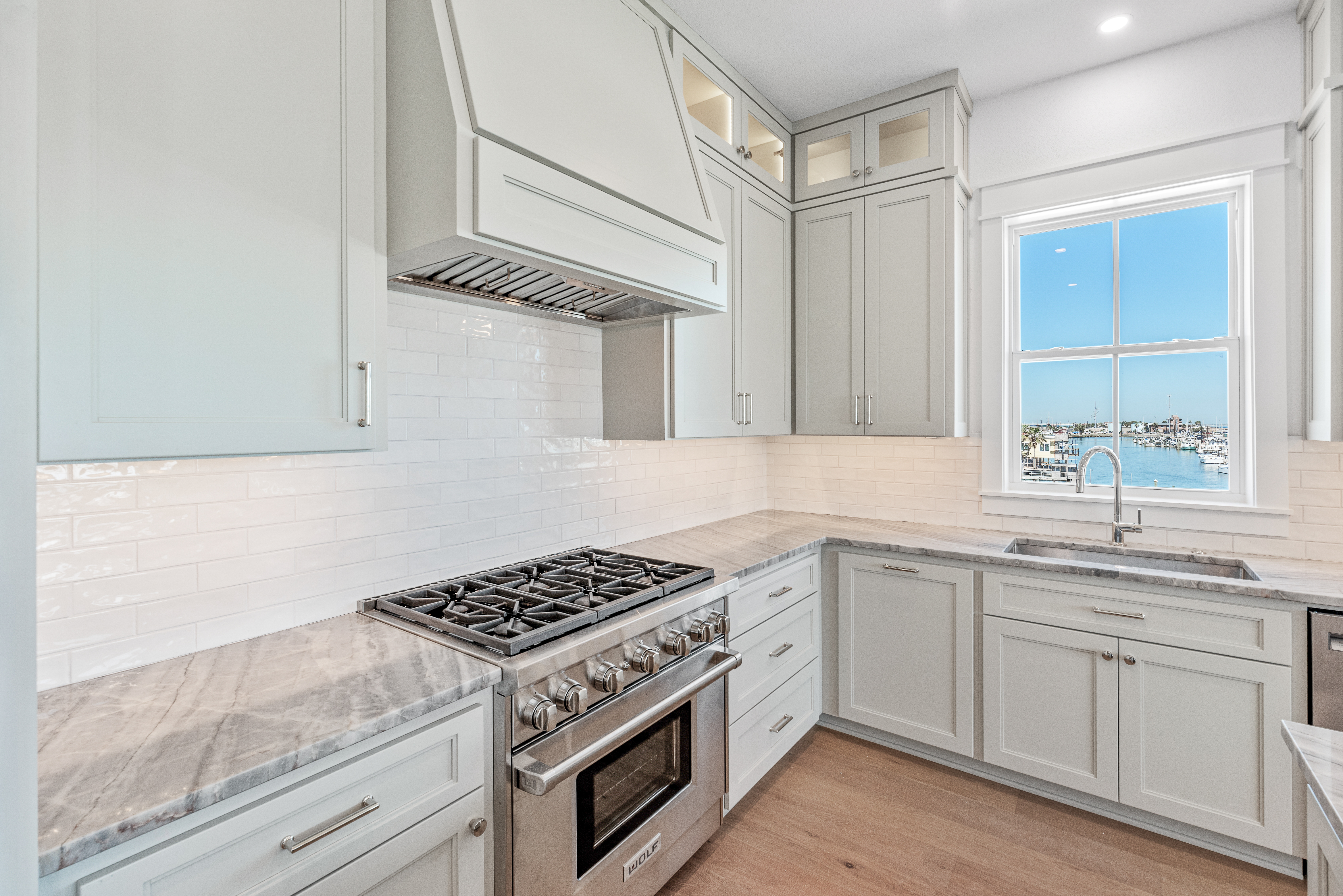  Coastal Luxury with Unmatched Water Views - 物件實景