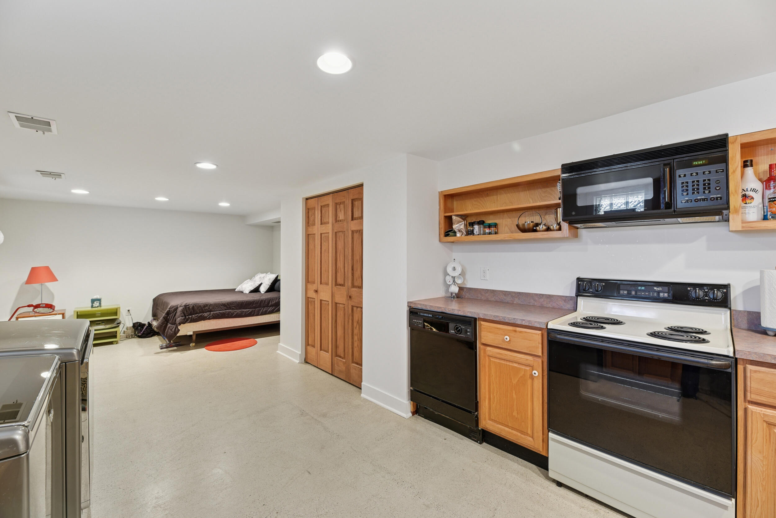 Long Beach, Indiana, 46360, United States, 5 Bedrooms Bedrooms, ,4 BathroomsBathrooms,Residential,For Sale,1989580