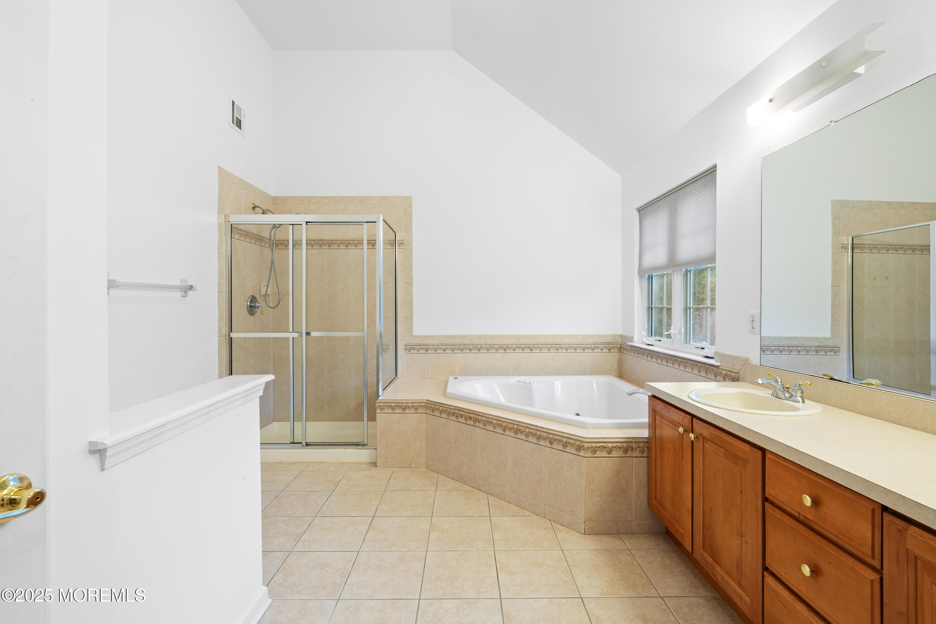 Jackson, New Jersey, 08527, United States, 7 Bedrooms Bedrooms, ,5 BathroomsBathrooms,Residential,For Sale,1998034