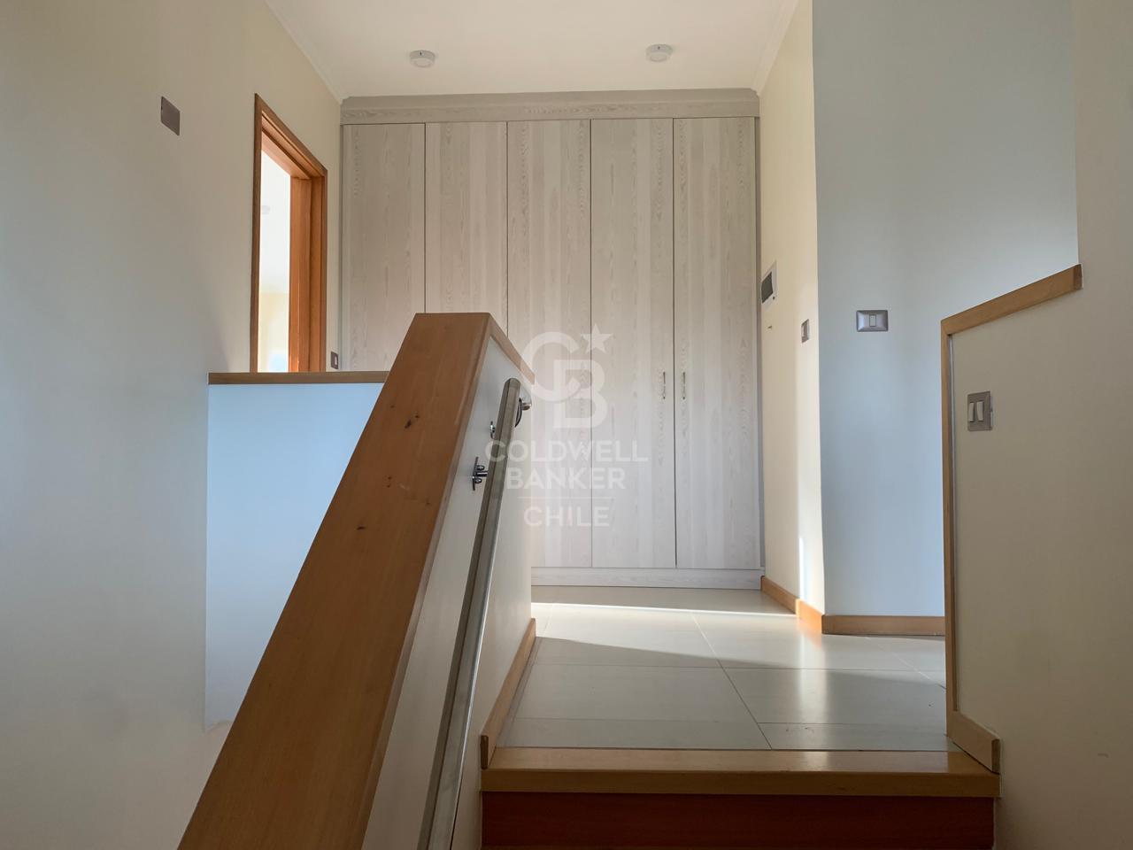 Puerto Varas, Chile, 7 Bedrooms Bedrooms, ,5 BathroomsBathrooms,Residential,For Sale,1990332