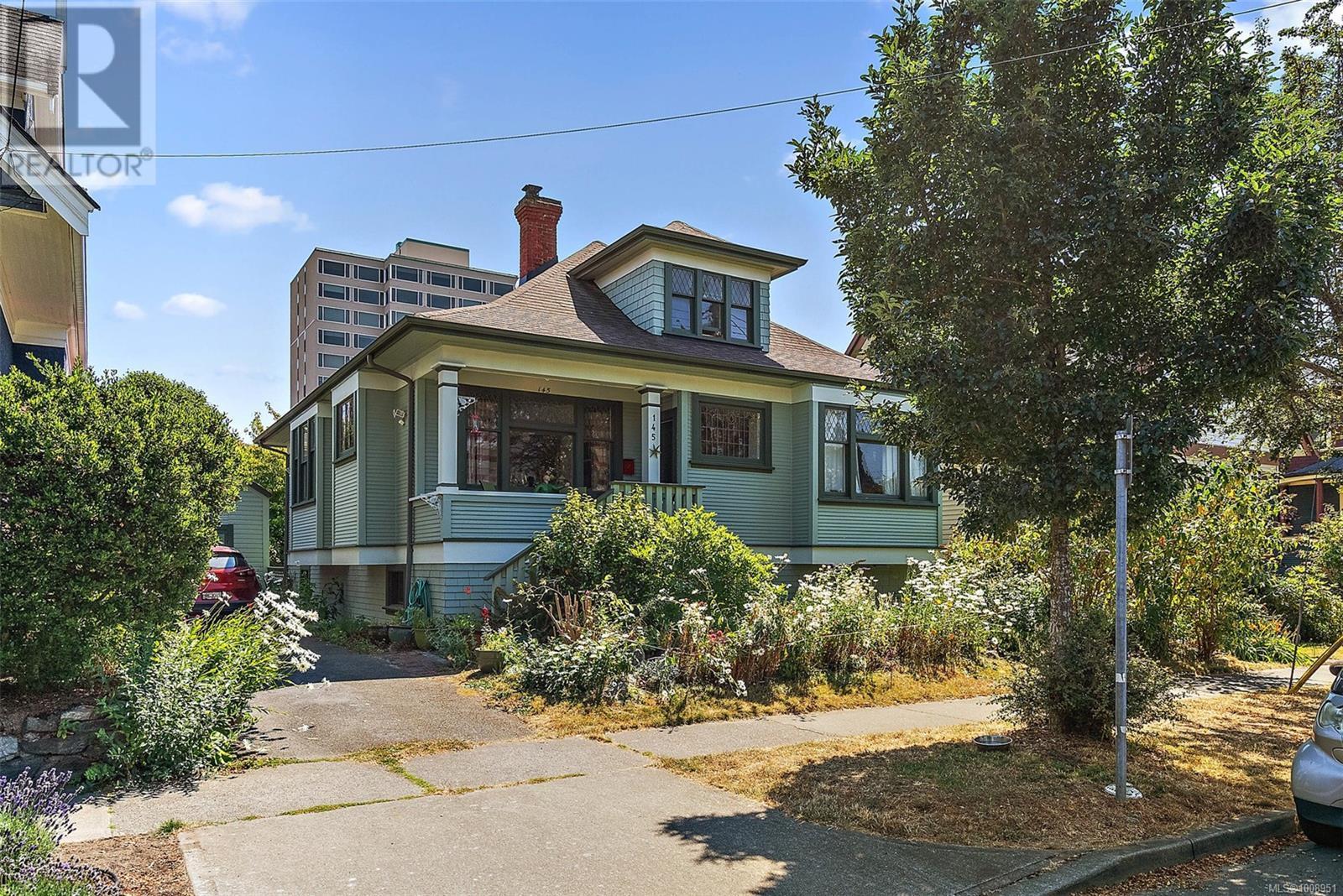 VICTORIA, British Columbia, V8V 2H6, CA, 3 Bedrooms Bedrooms, ,2 BathroomsBathrooms,Residential,For Sale,1906756