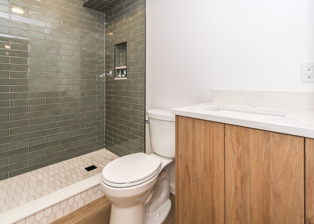 Waltham, Massachusetts, 02453, United States, 4 Bedrooms Bedrooms, ,5 BathroomsBathrooms,Residential,For Sale,1858244
