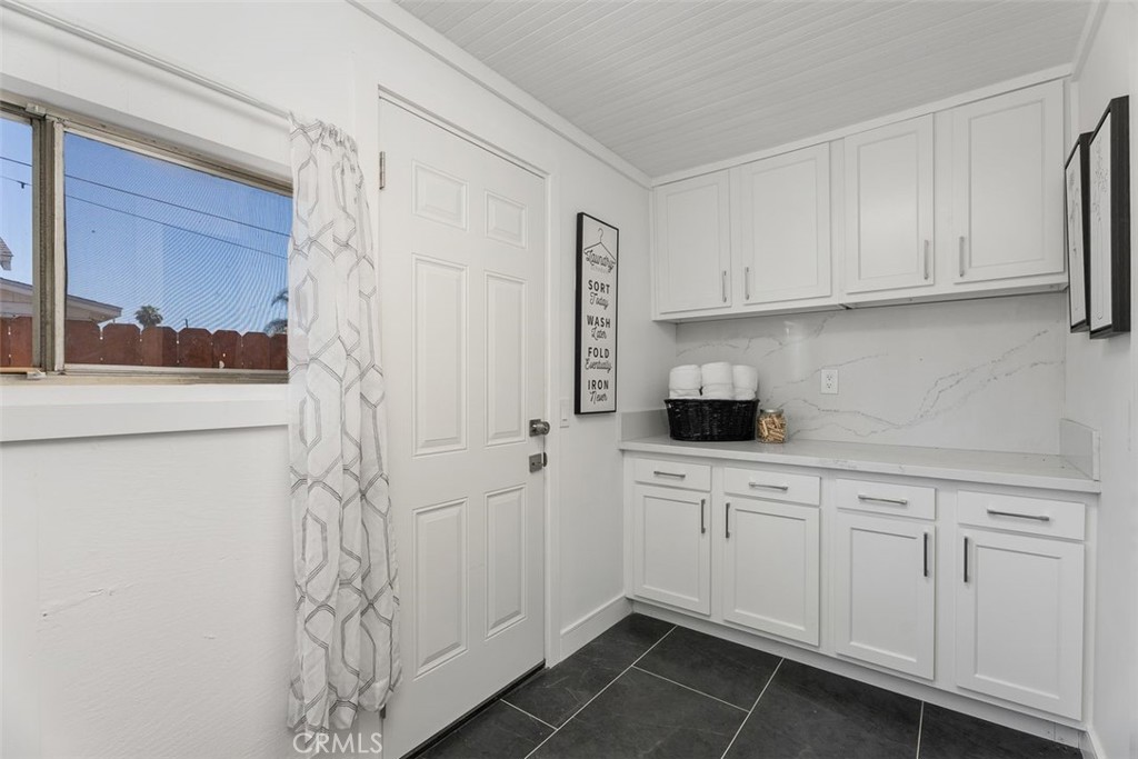 Santa Ana, California, 92701, United States, 5 Bedrooms Bedrooms, ,3 BathroomsBathrooms,Residential,For Sale,1837715