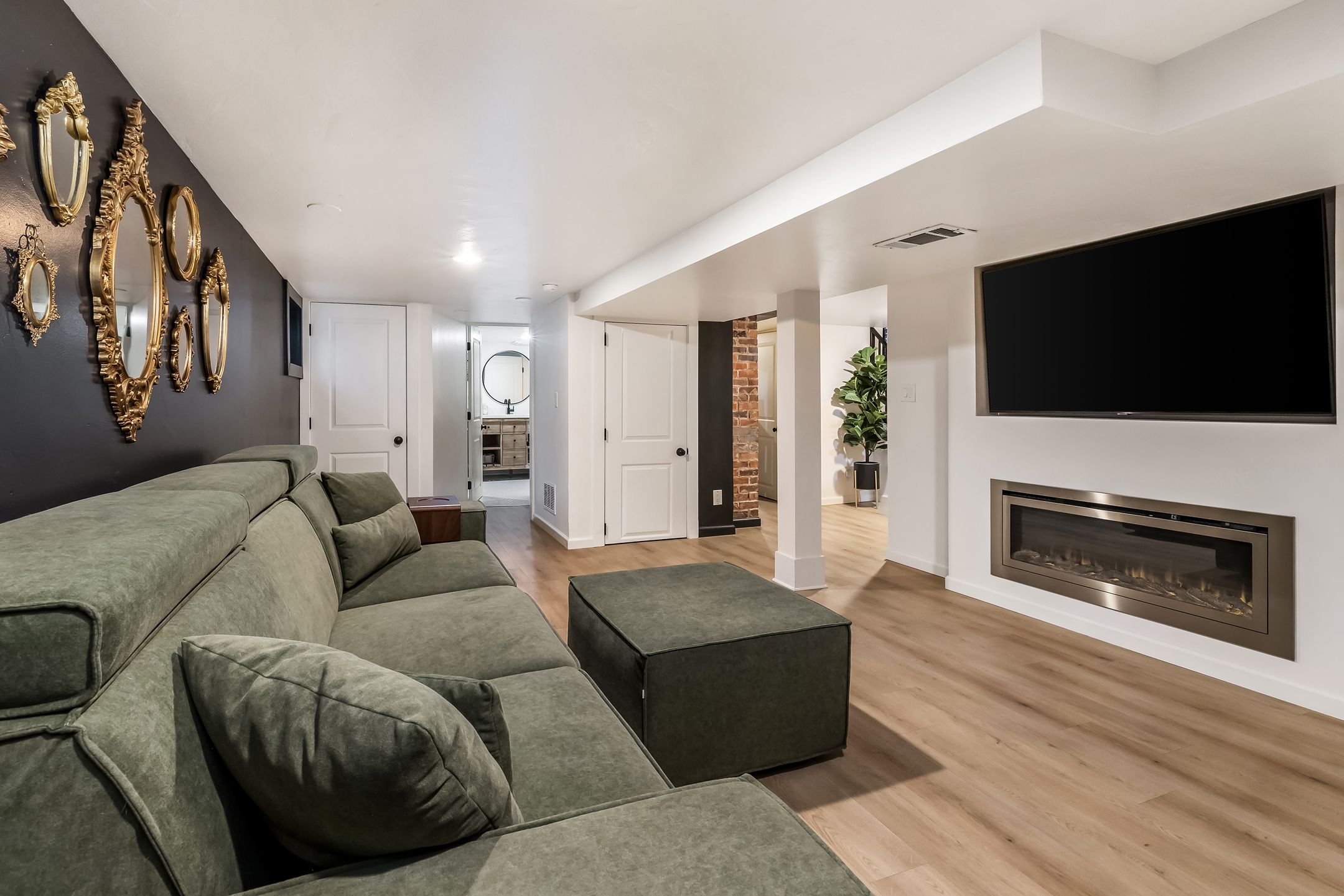  Sunny, bright, and move-in ready. Brimming with updates inside & out - 物件實景