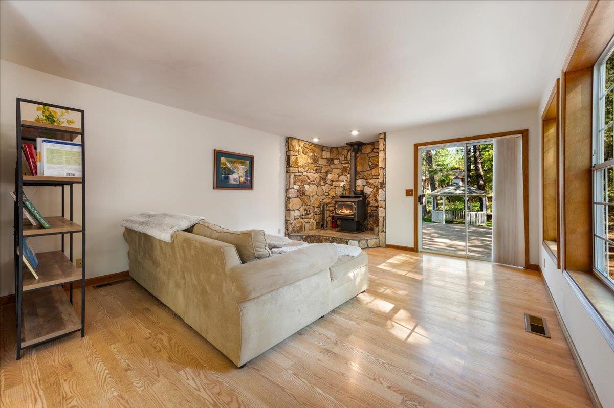 Grass Valley, California, 95949, United States, 3 Bedrooms Bedrooms, ,3 BathroomsBathrooms,Residential,For Sale,1958208