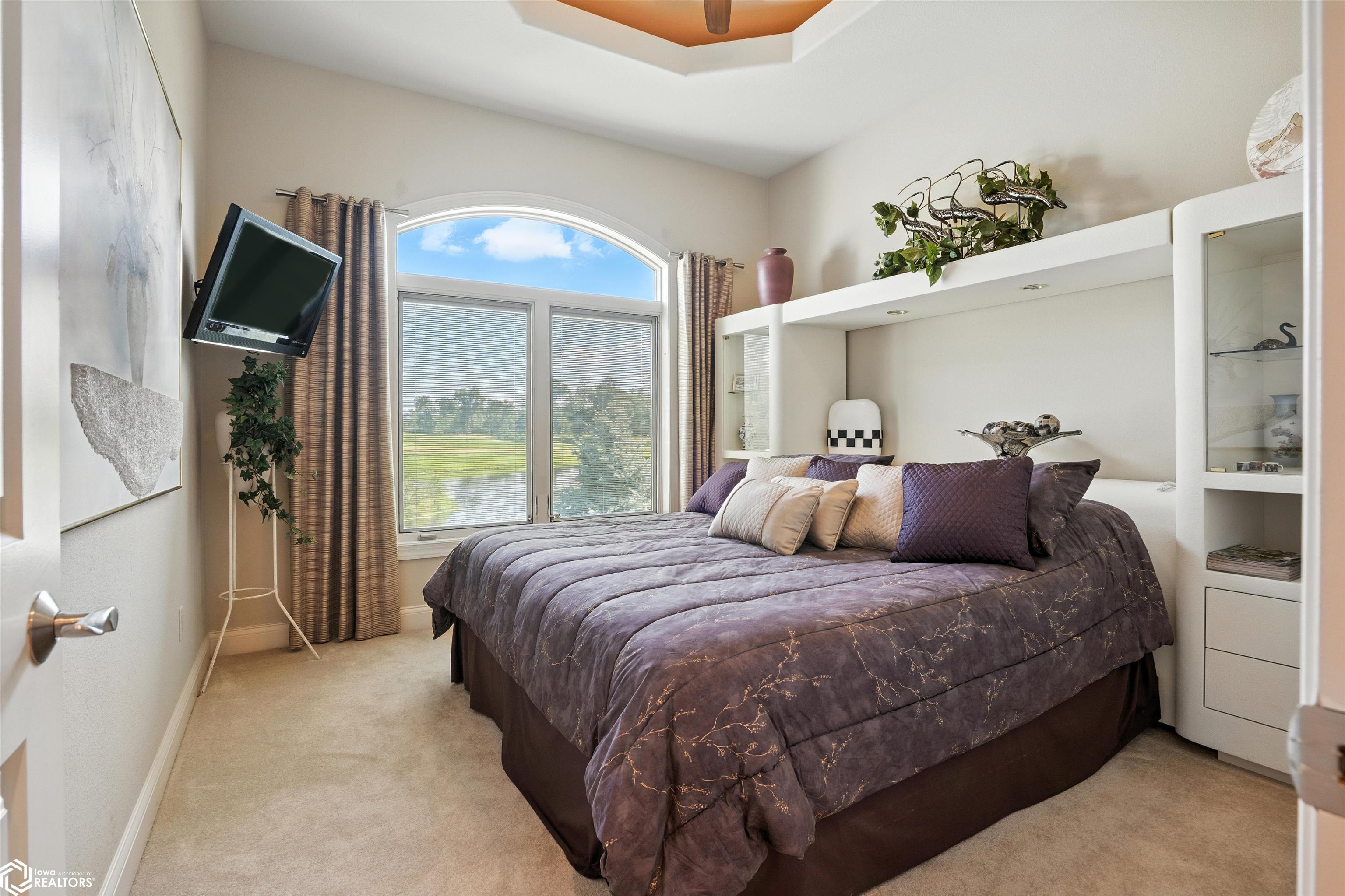 Burlington, Iowa, 52601, United States, 4 Bedrooms Bedrooms, ,5 BathroomsBathrooms,Residential,For Sale,1975547